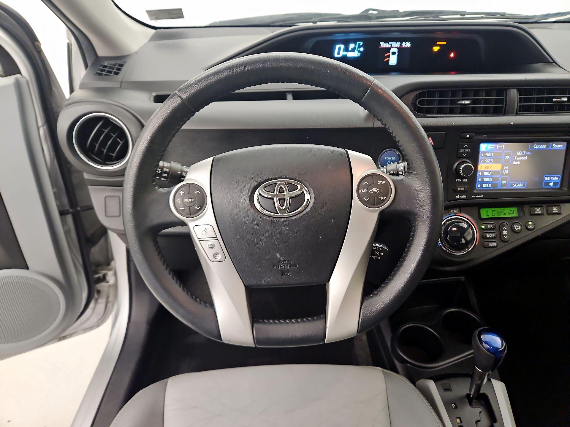 Thumbnail: 2014 Toyota Prius c - 10