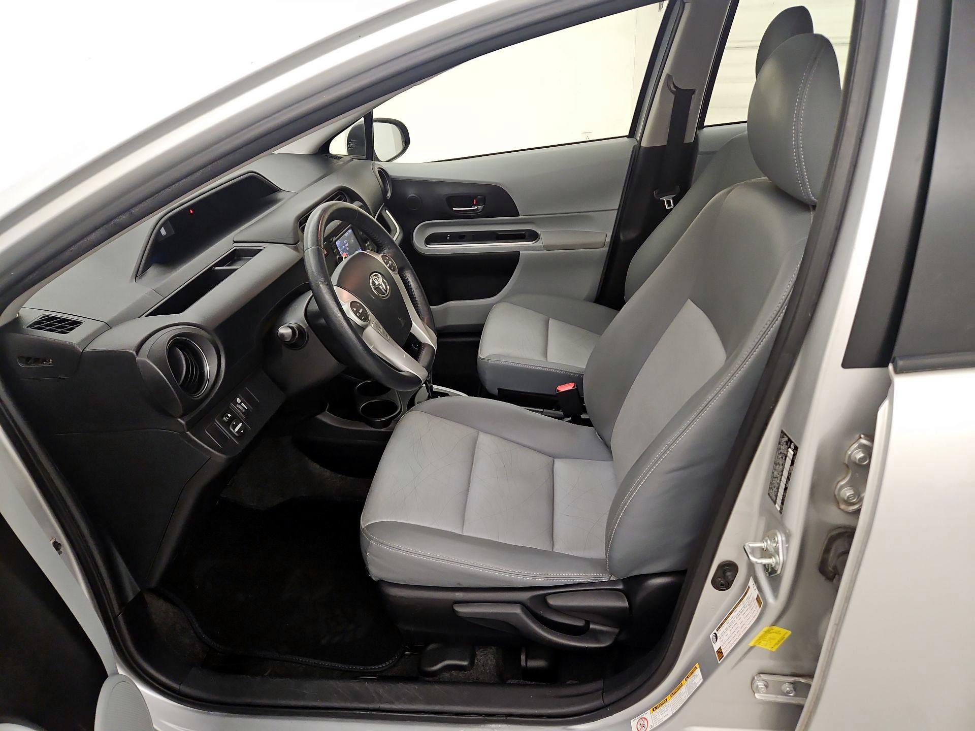 Thumbnail: 2014 Toyota Prius c - 11