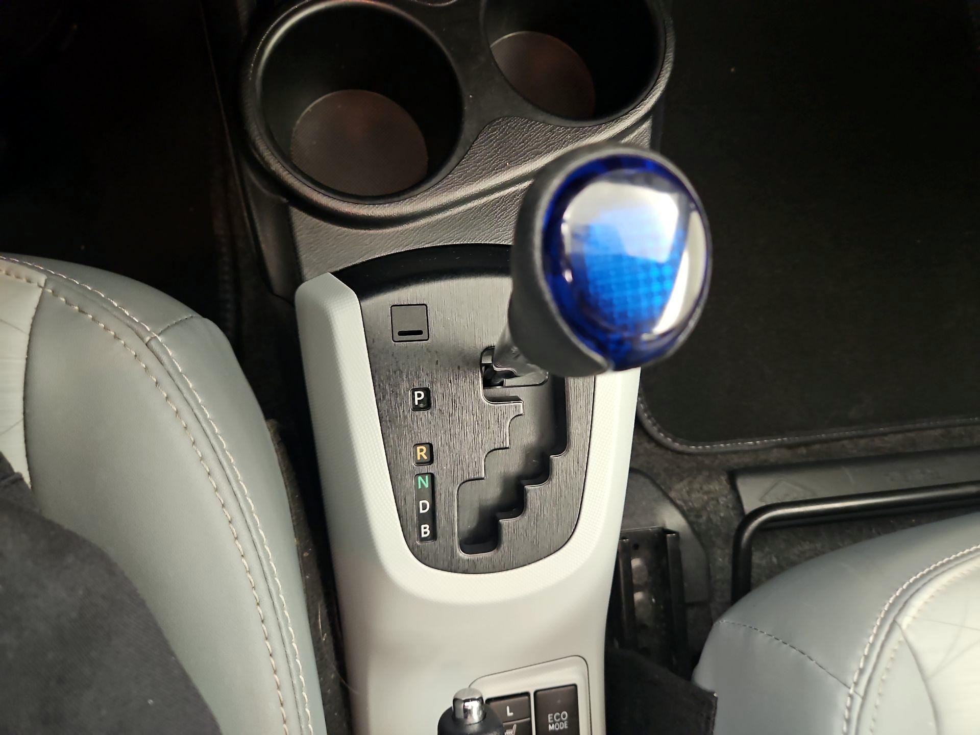 Thumbnail: 2014 Toyota Prius c - 16