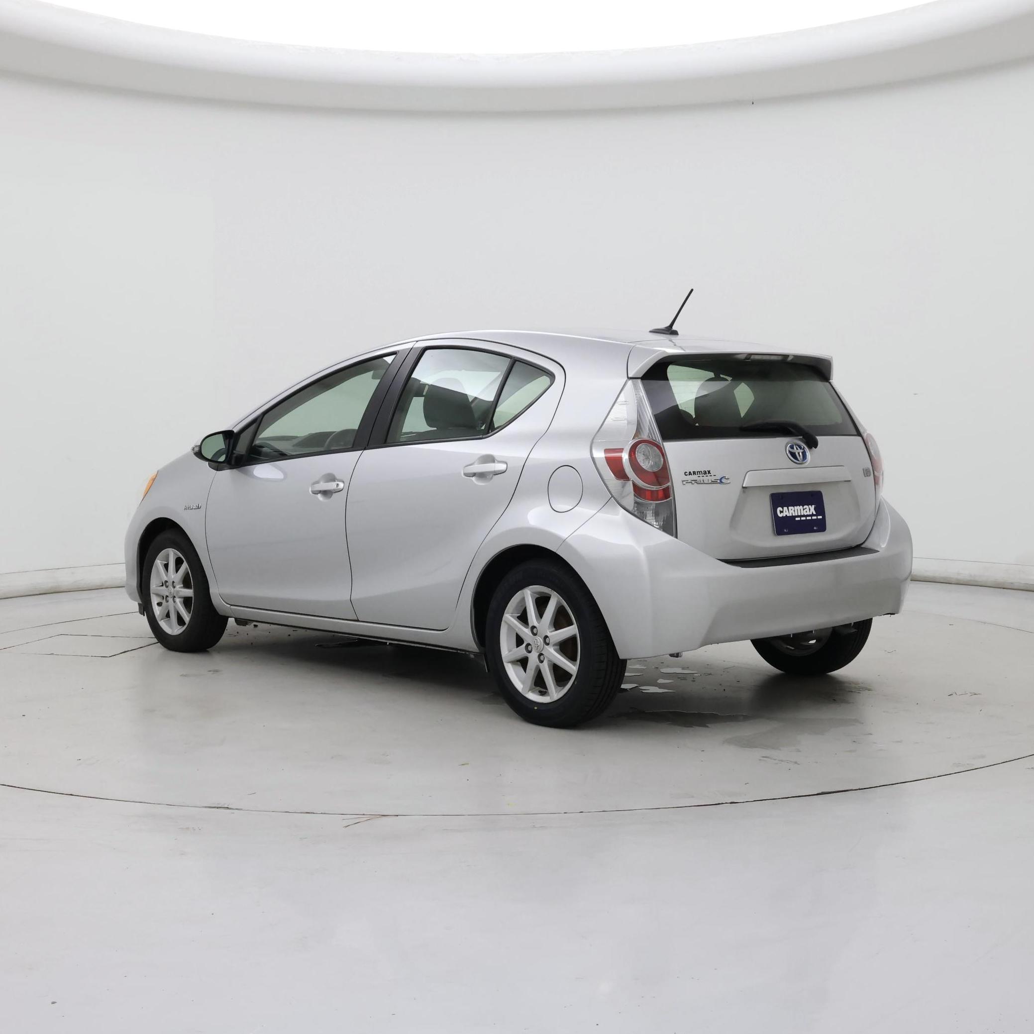 Thumbnail: 2014 Toyota Prius c - 2