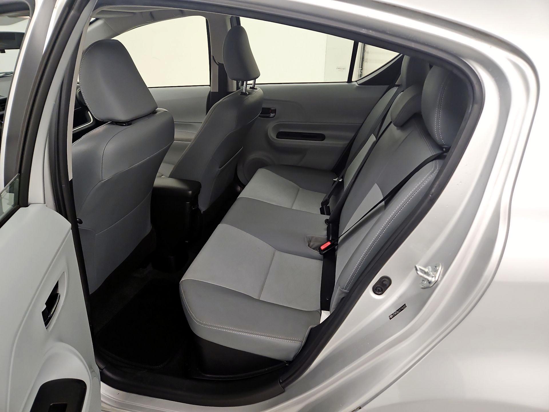 Thumbnail: 2014 Toyota Prius c - 19
