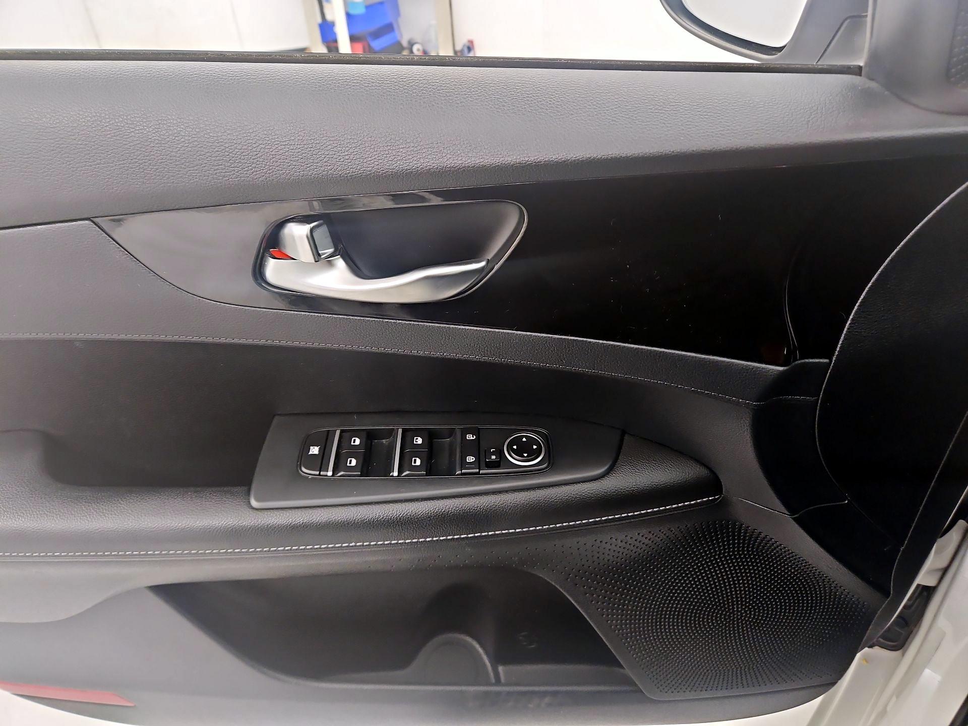 Thumbnail: 2019 Kia Forte - 12
