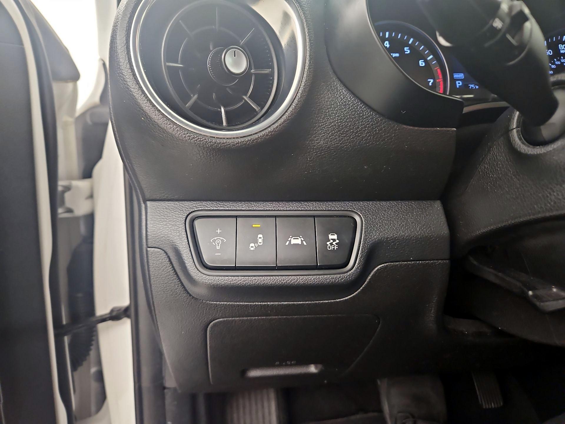 Thumbnail: 2019 Kia Forte - 13
