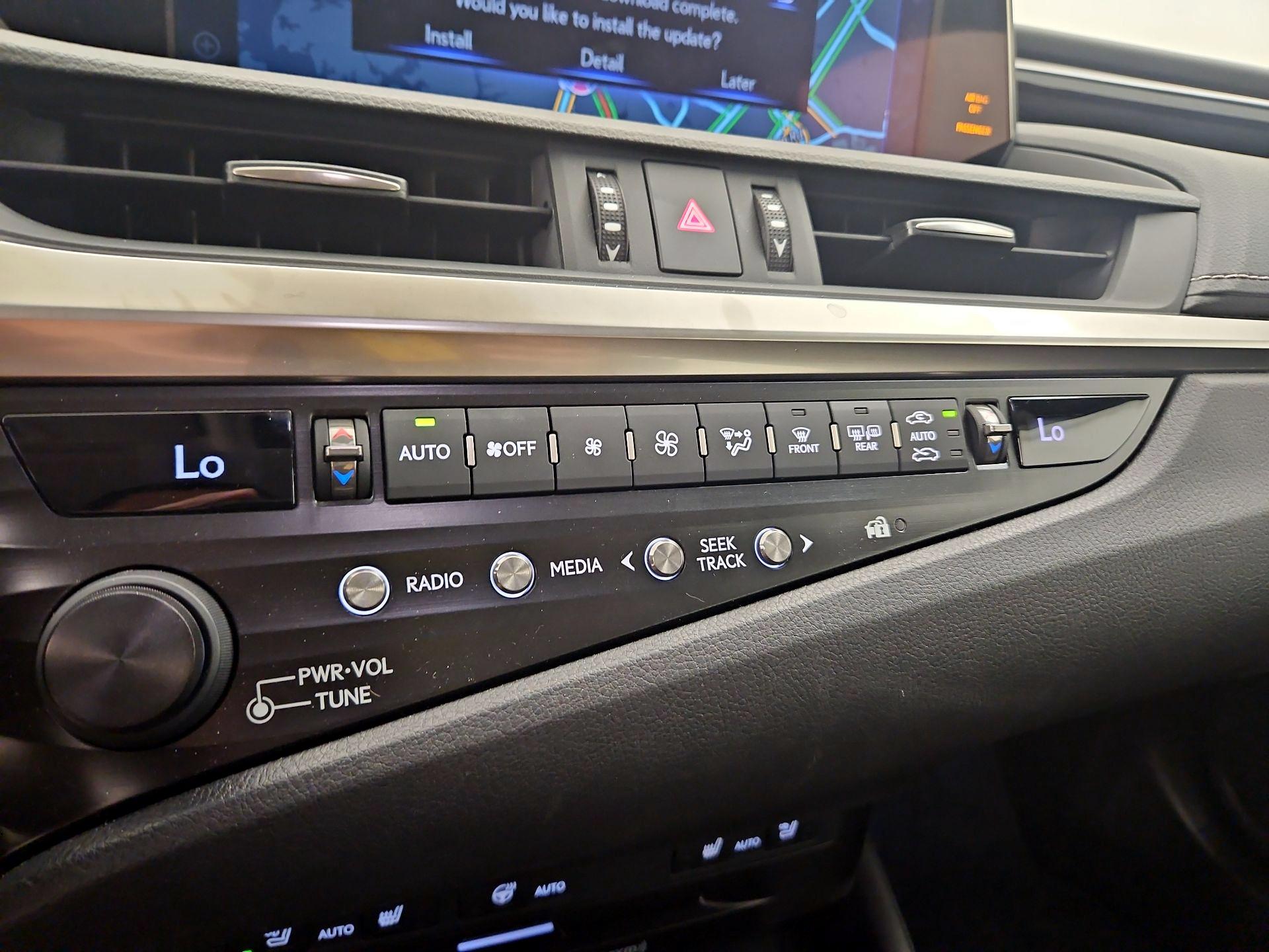 Thumbnail: 2019 Lexus ES - 17
