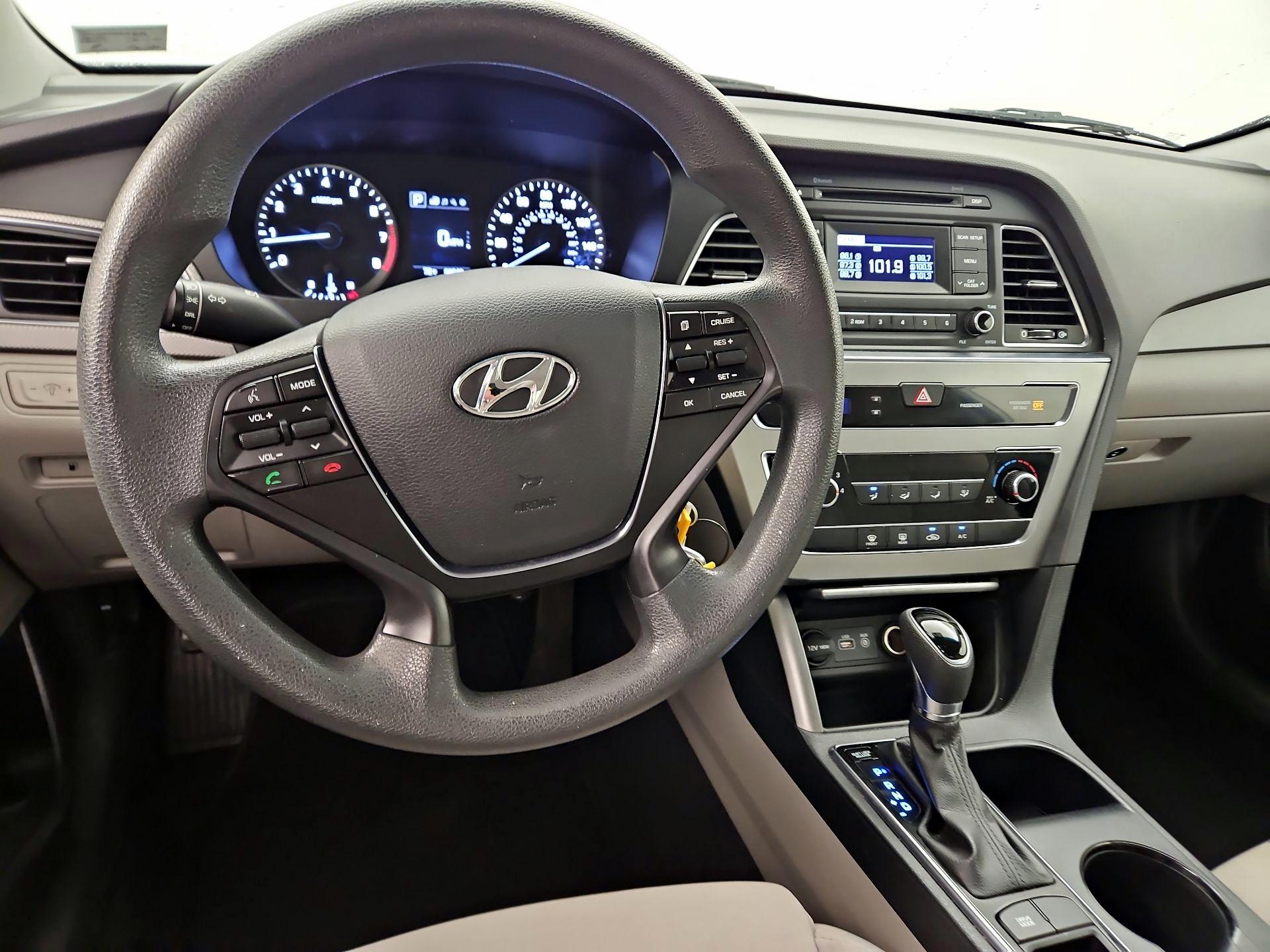 Thumbnail: 2017 Hyundai Sonata - 9