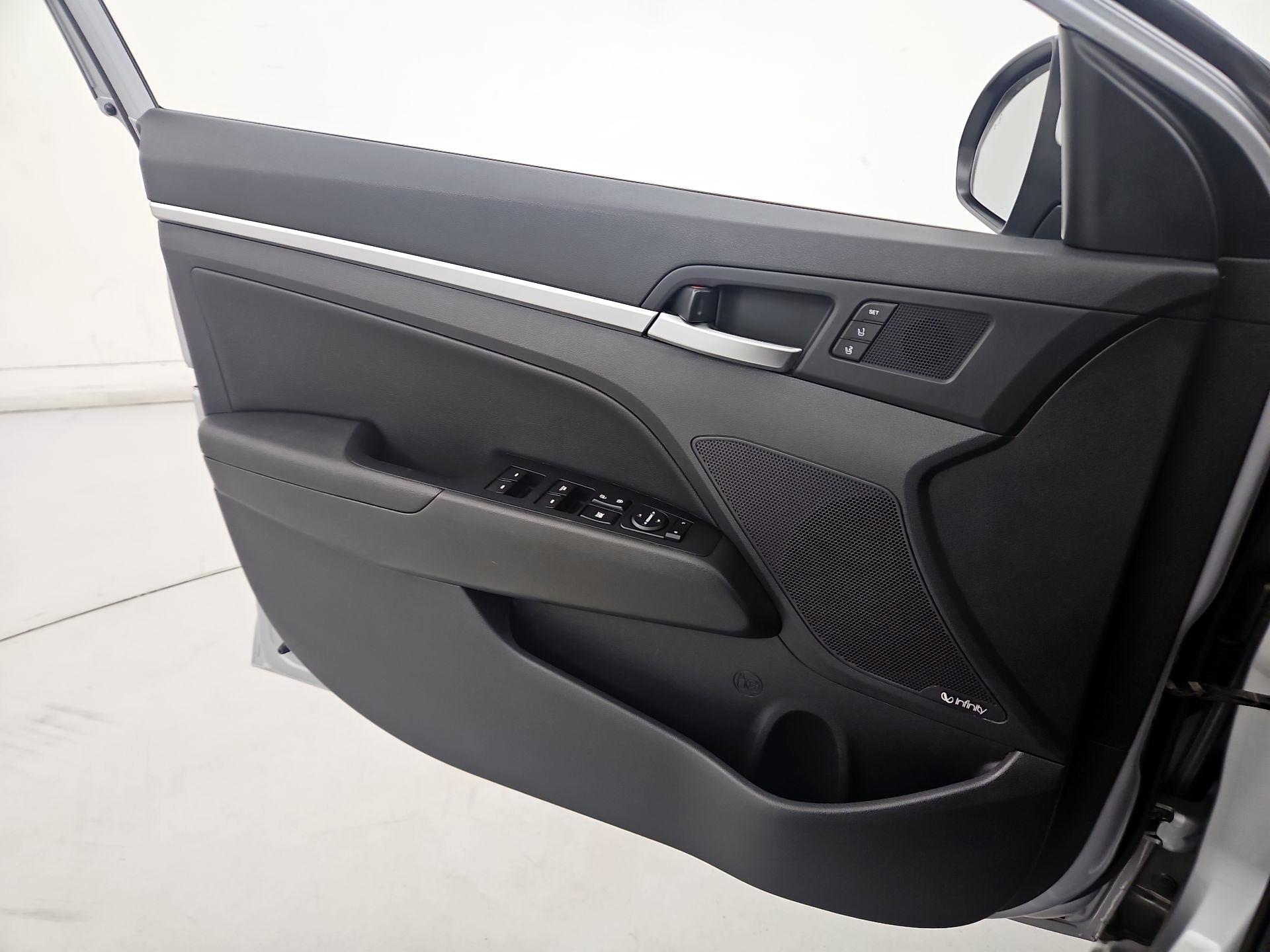 Thumbnail: 2020 Hyundai Elantra - 12