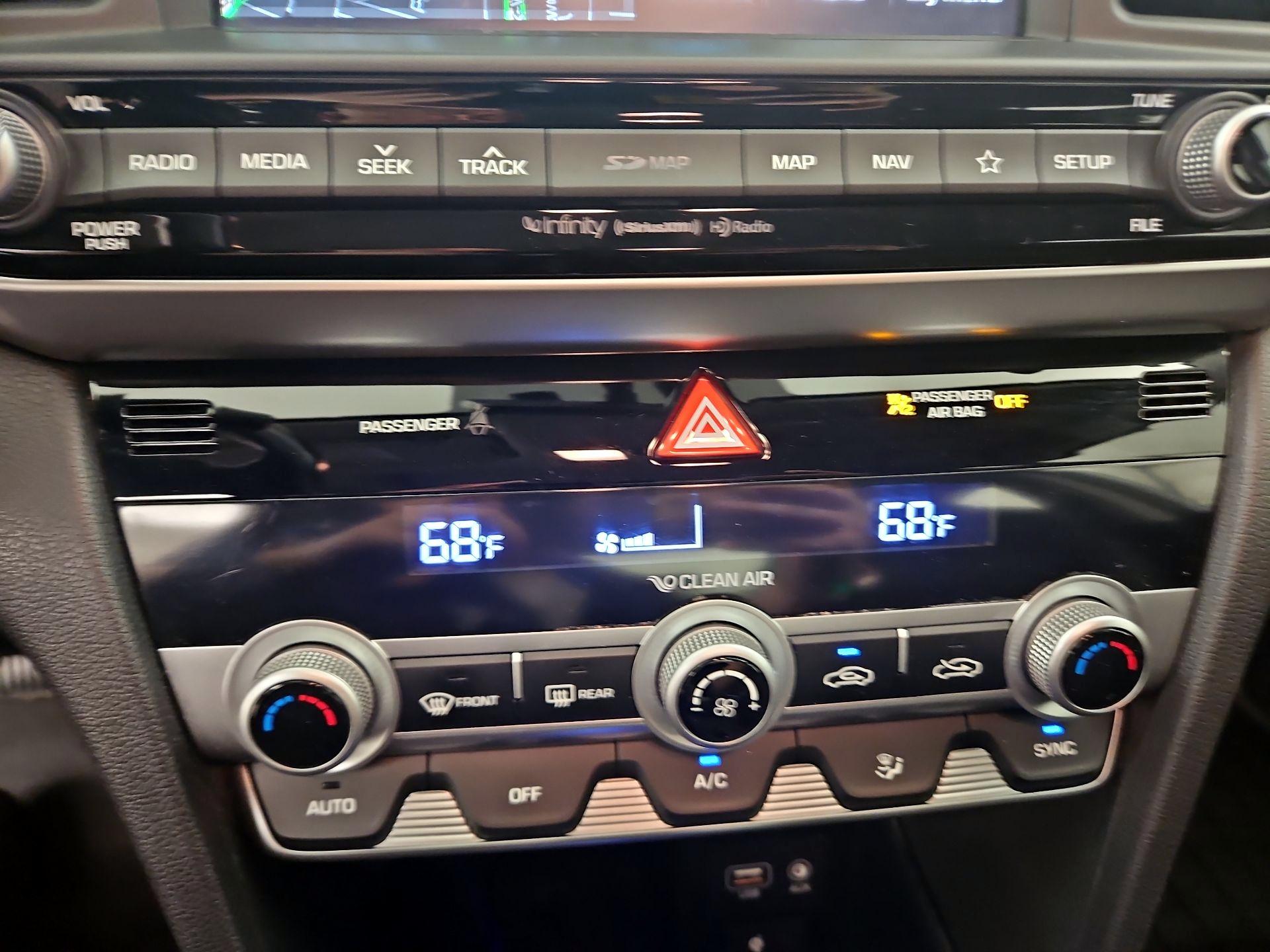 Thumbnail: 2020 Hyundai Elantra - 17