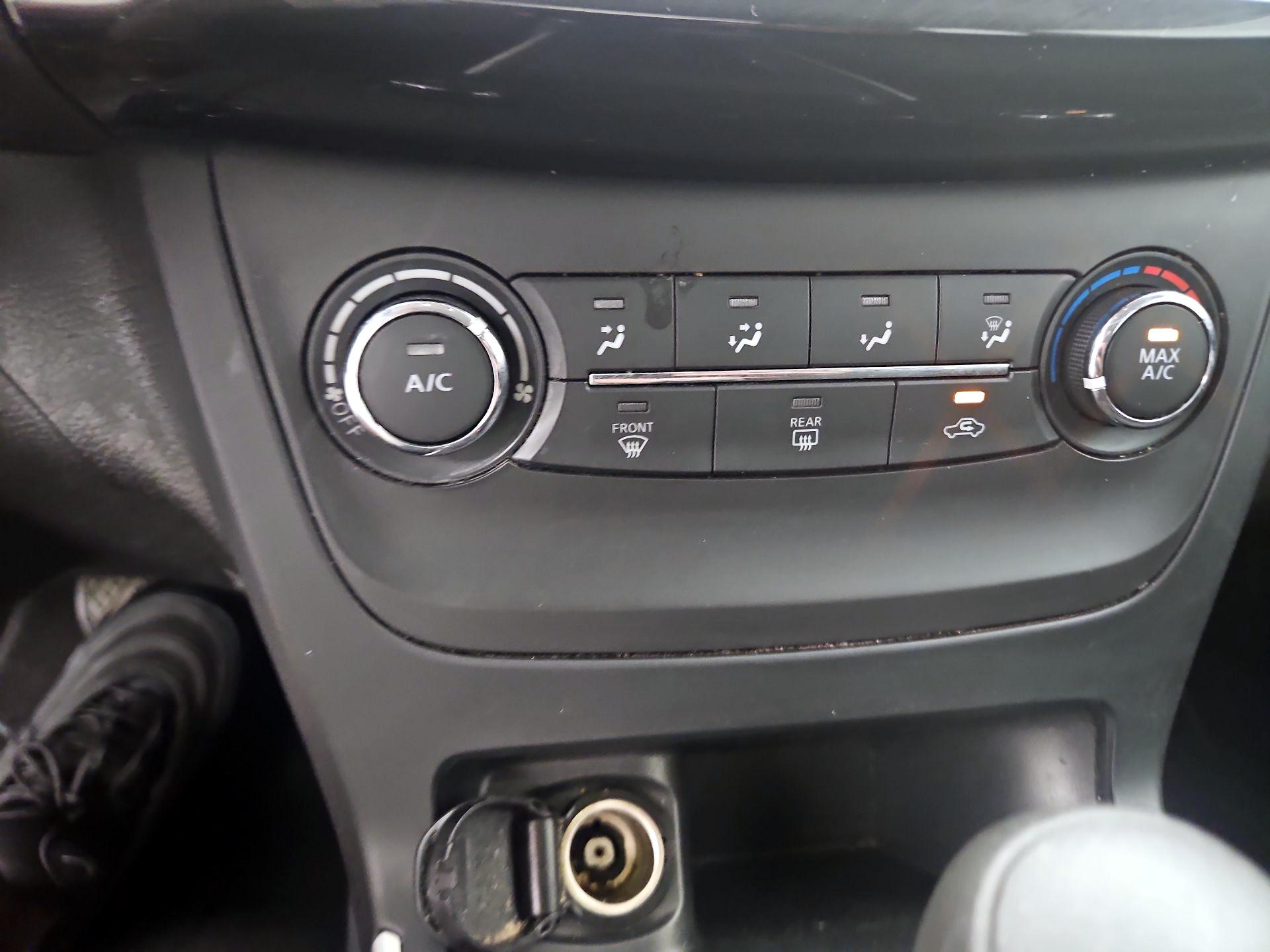 Thumbnail: 2019 Nissan Sentra - 16