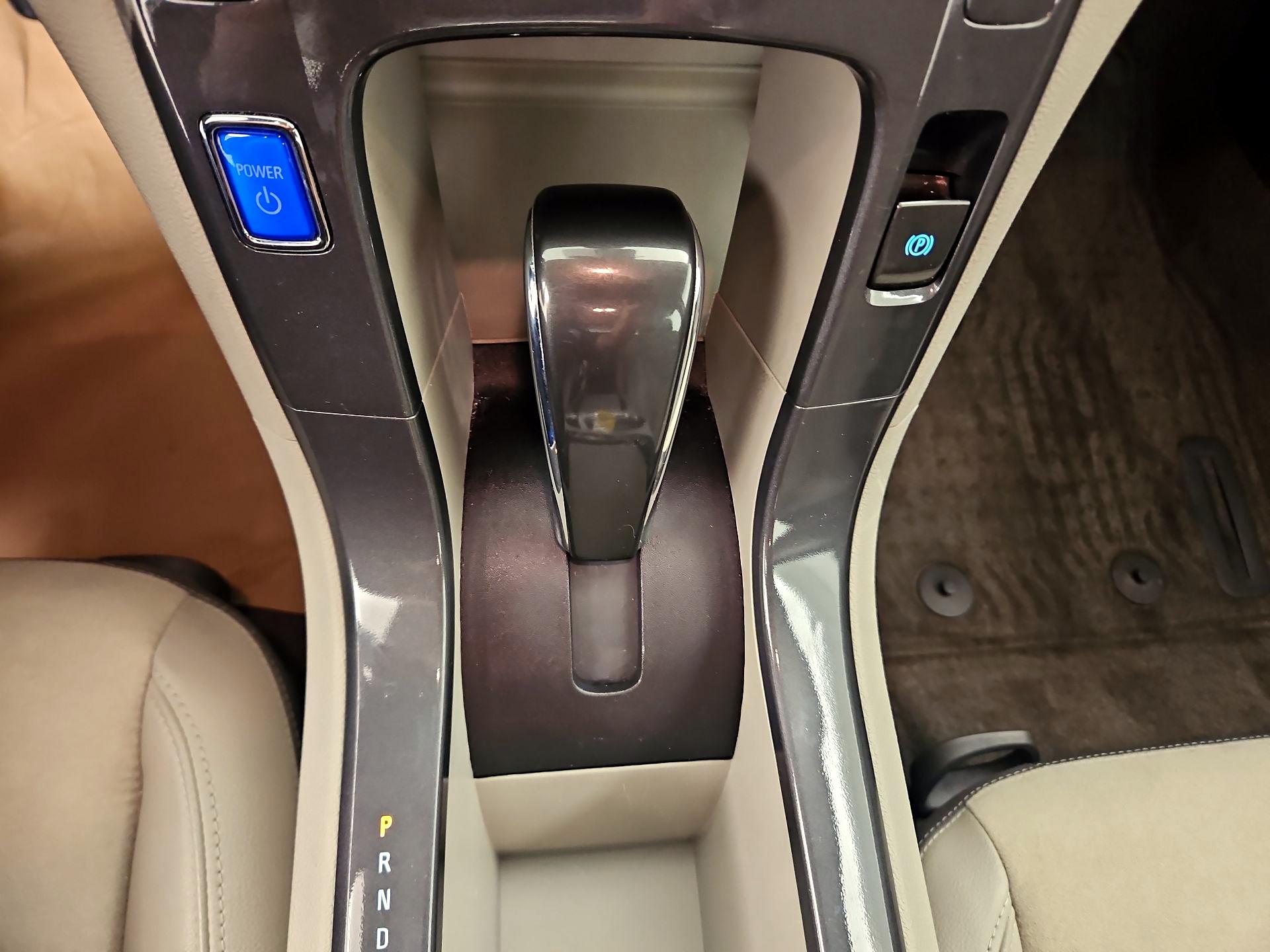 Thumbnail: 2014 Chevrolet Volt - 17
