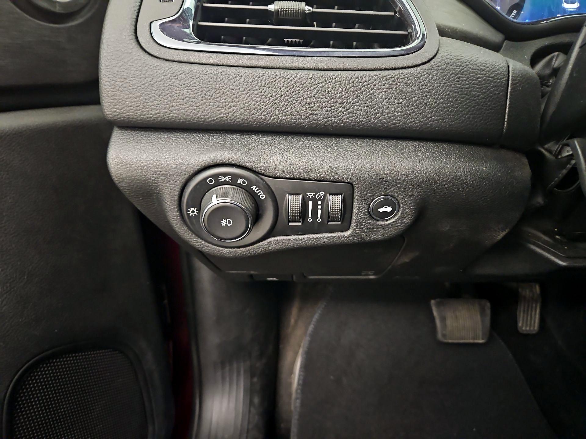 Thumbnail: 2016 Chrysler 200 - 13