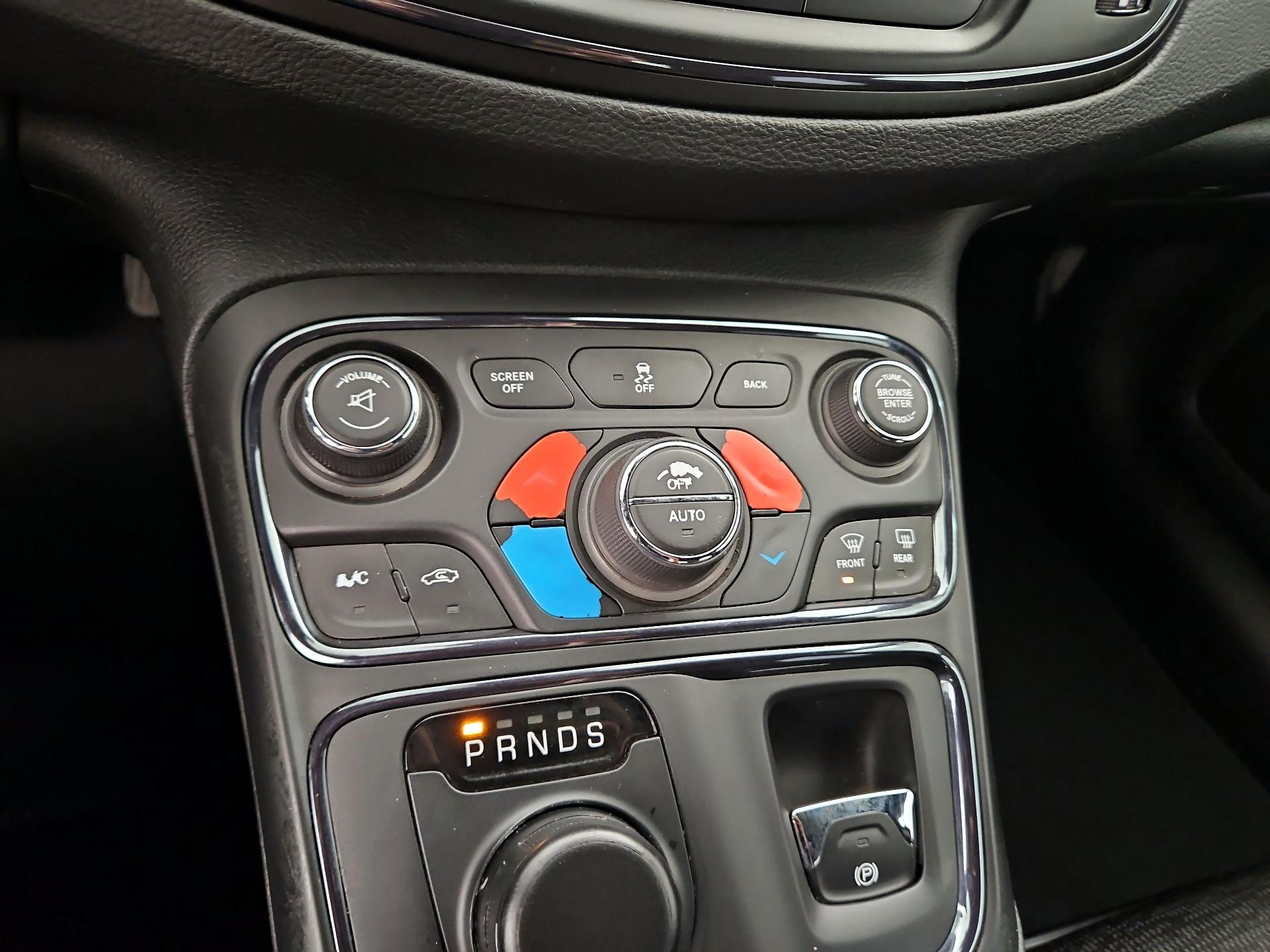 Thumbnail: 2016 Chrysler 200 - 17