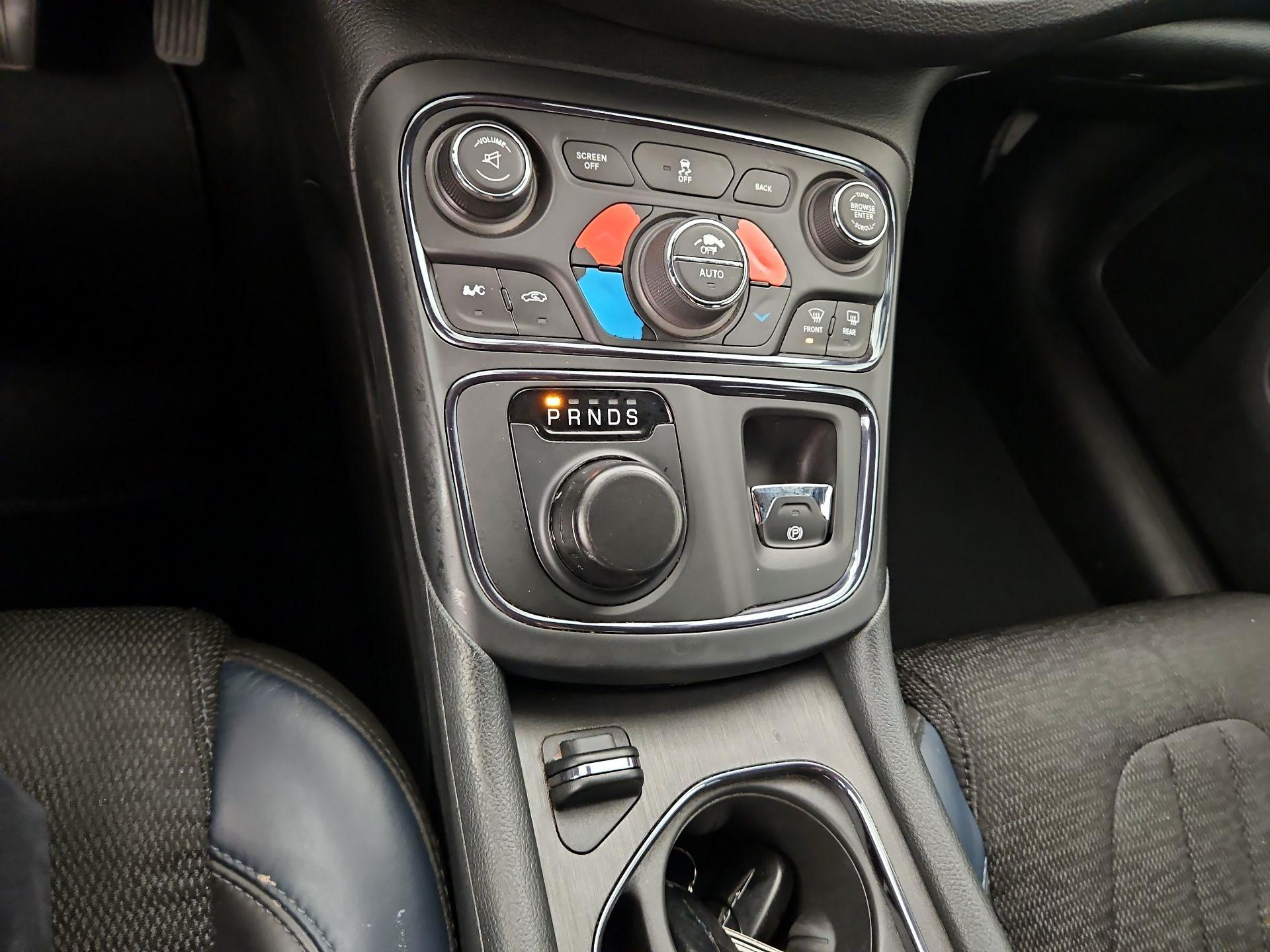 Thumbnail: 2016 Chrysler 200 - 18