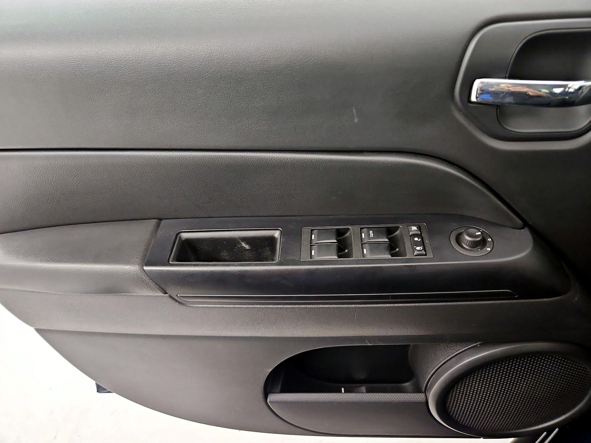 Thumbnail: 2015 Jeep Patriot - 12