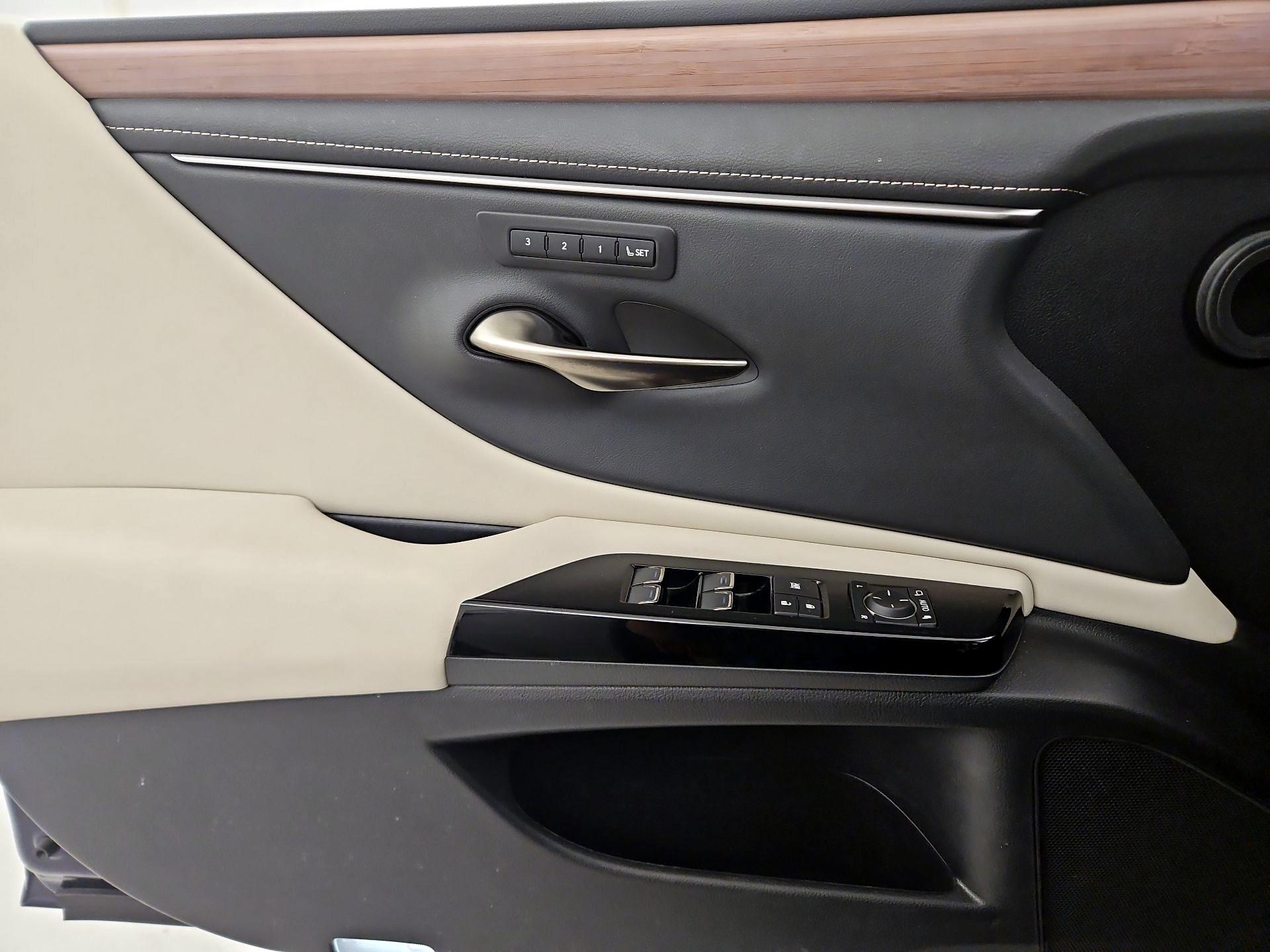 Thumbnail: 2023 Lexus ES - 12
