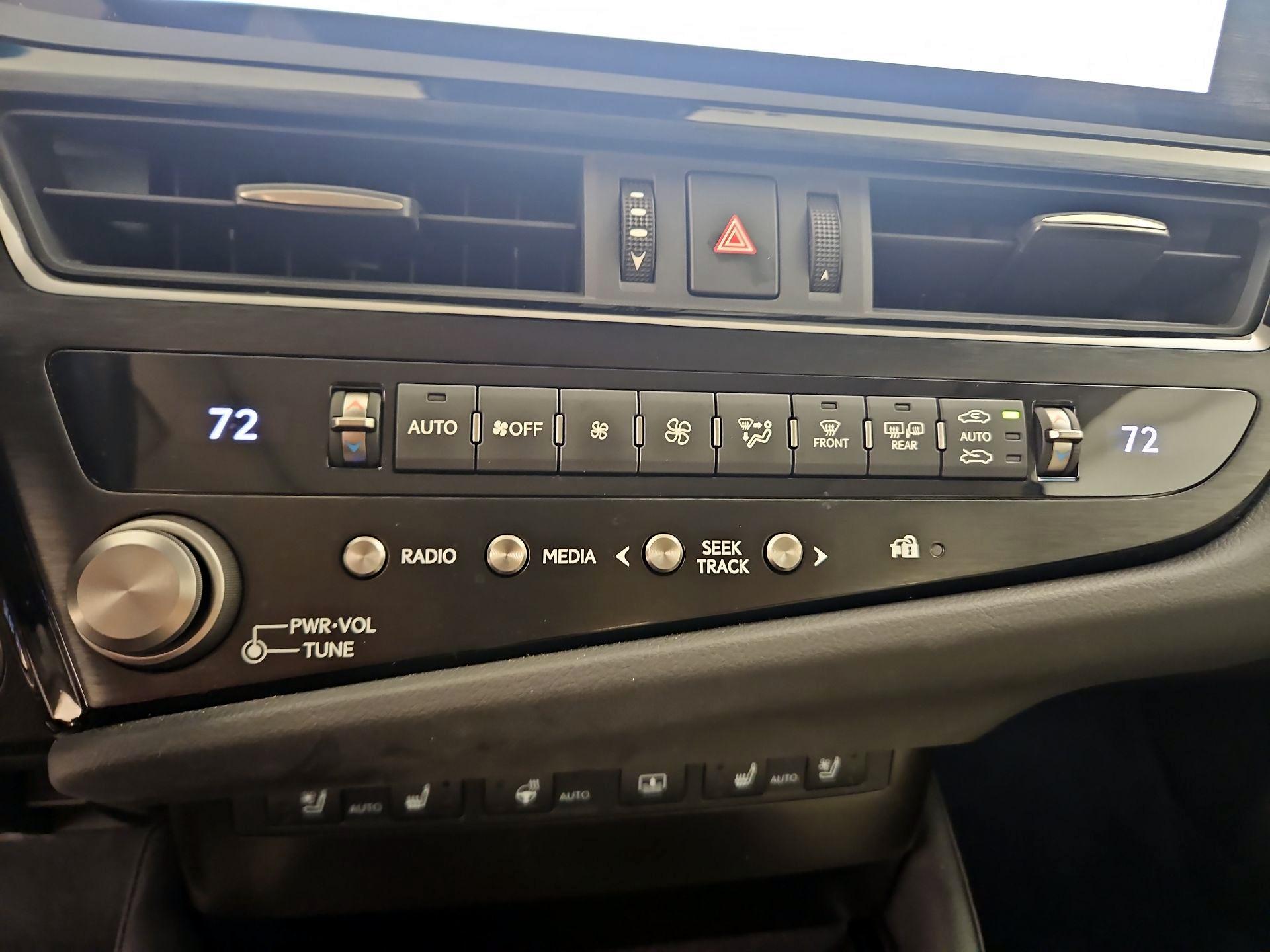 Thumbnail: 2023 Lexus ES - 17