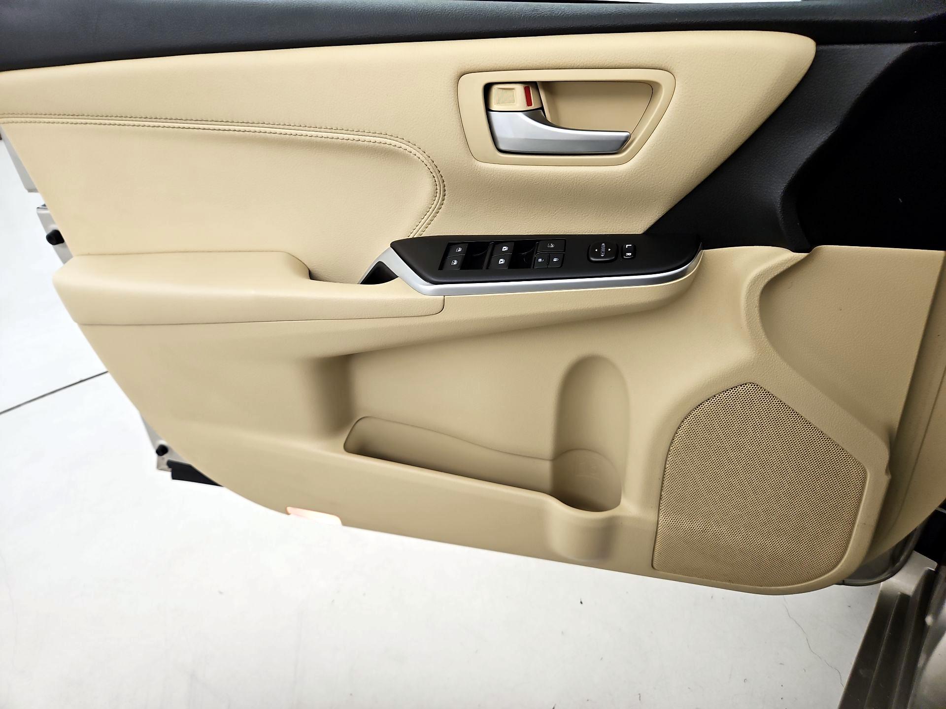 Thumbnail: 2015 Toyota Camry - 12