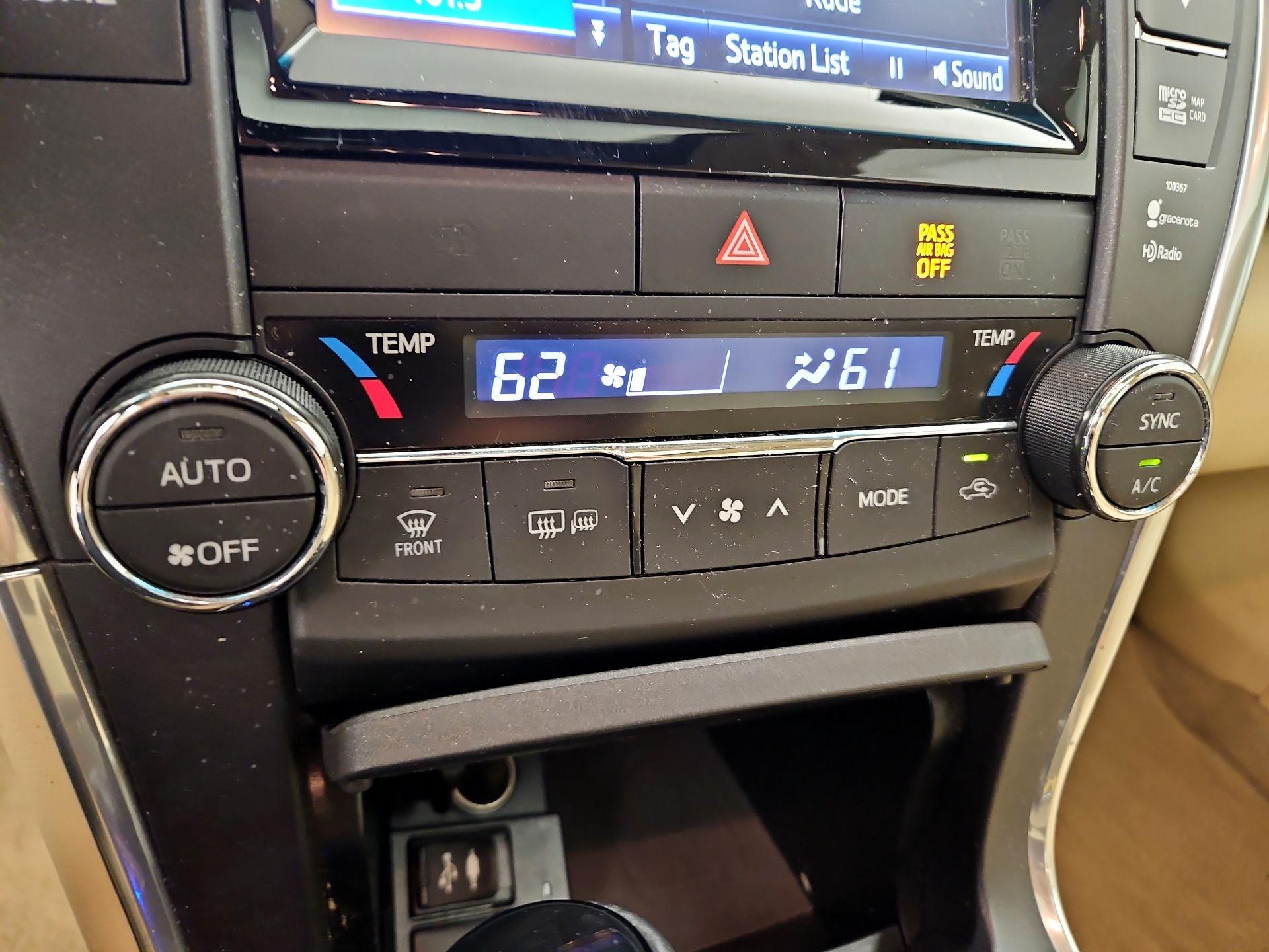 Thumbnail: 2015 Toyota Camry - 16