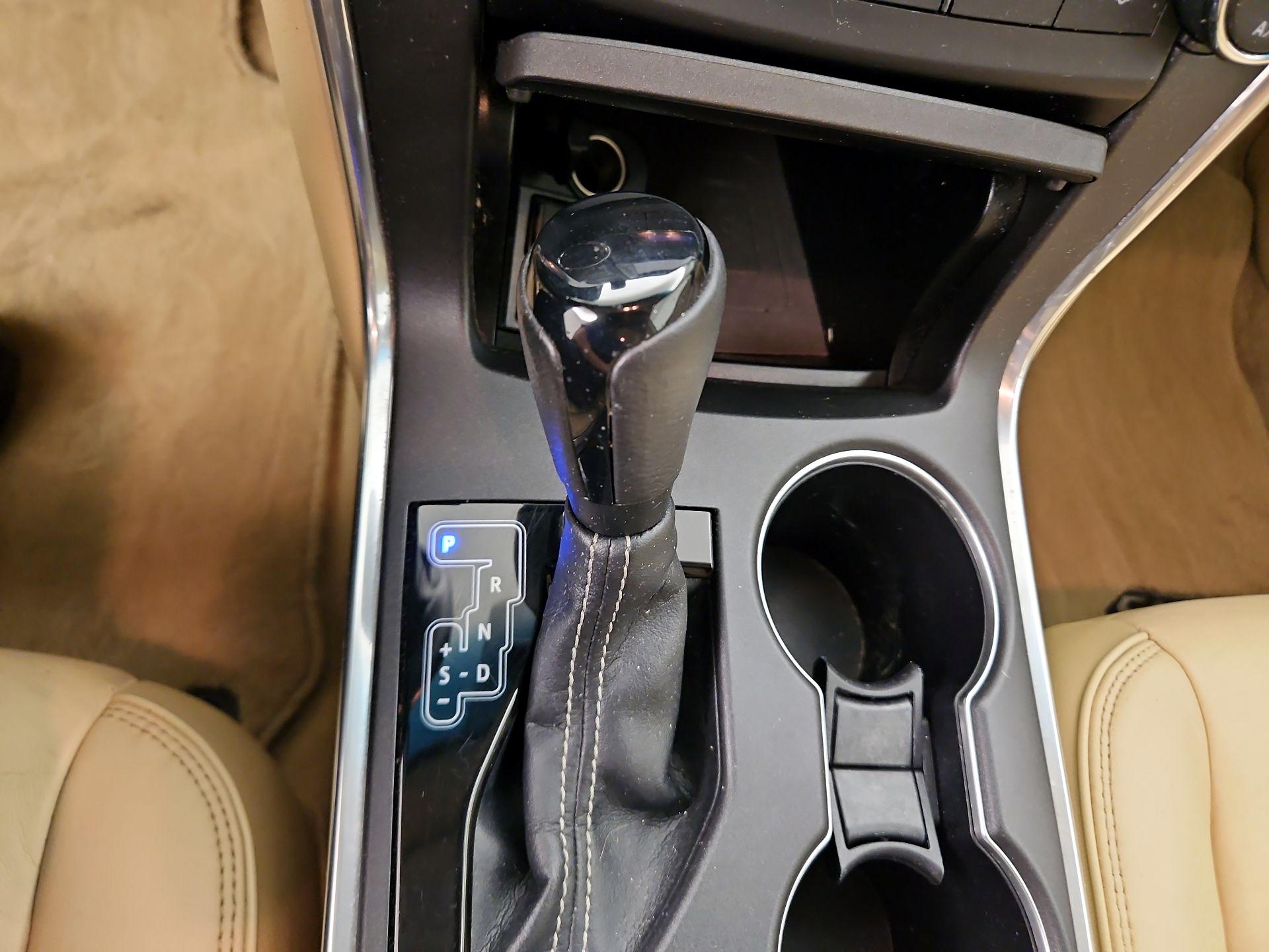 Thumbnail: 2015 Toyota Camry - 17