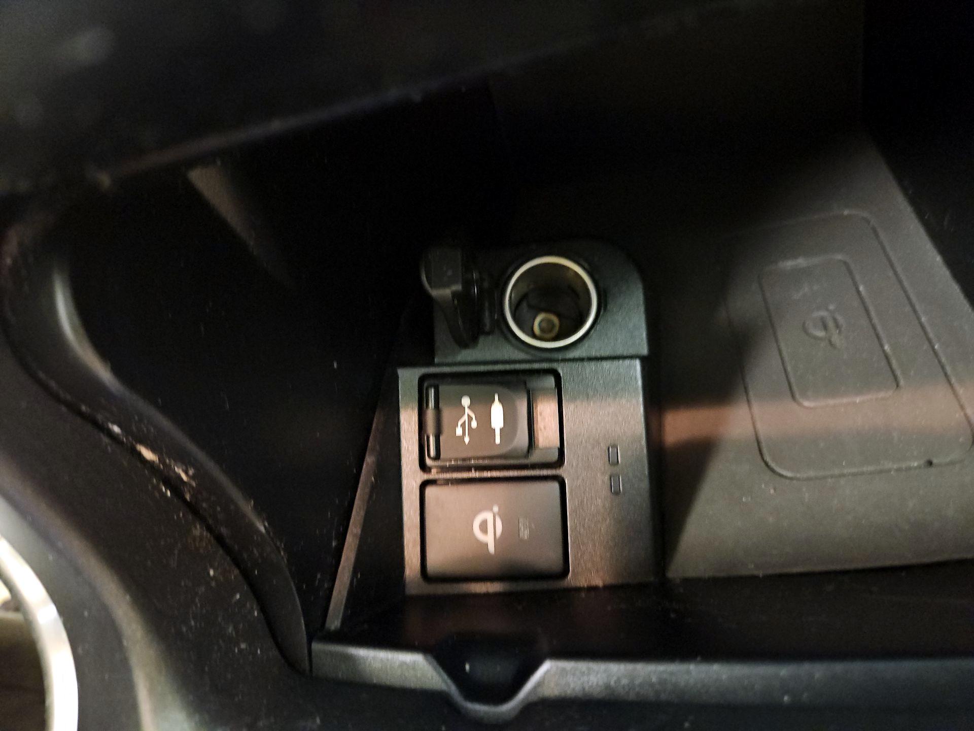 Thumbnail: 2015 Toyota Camry - 18