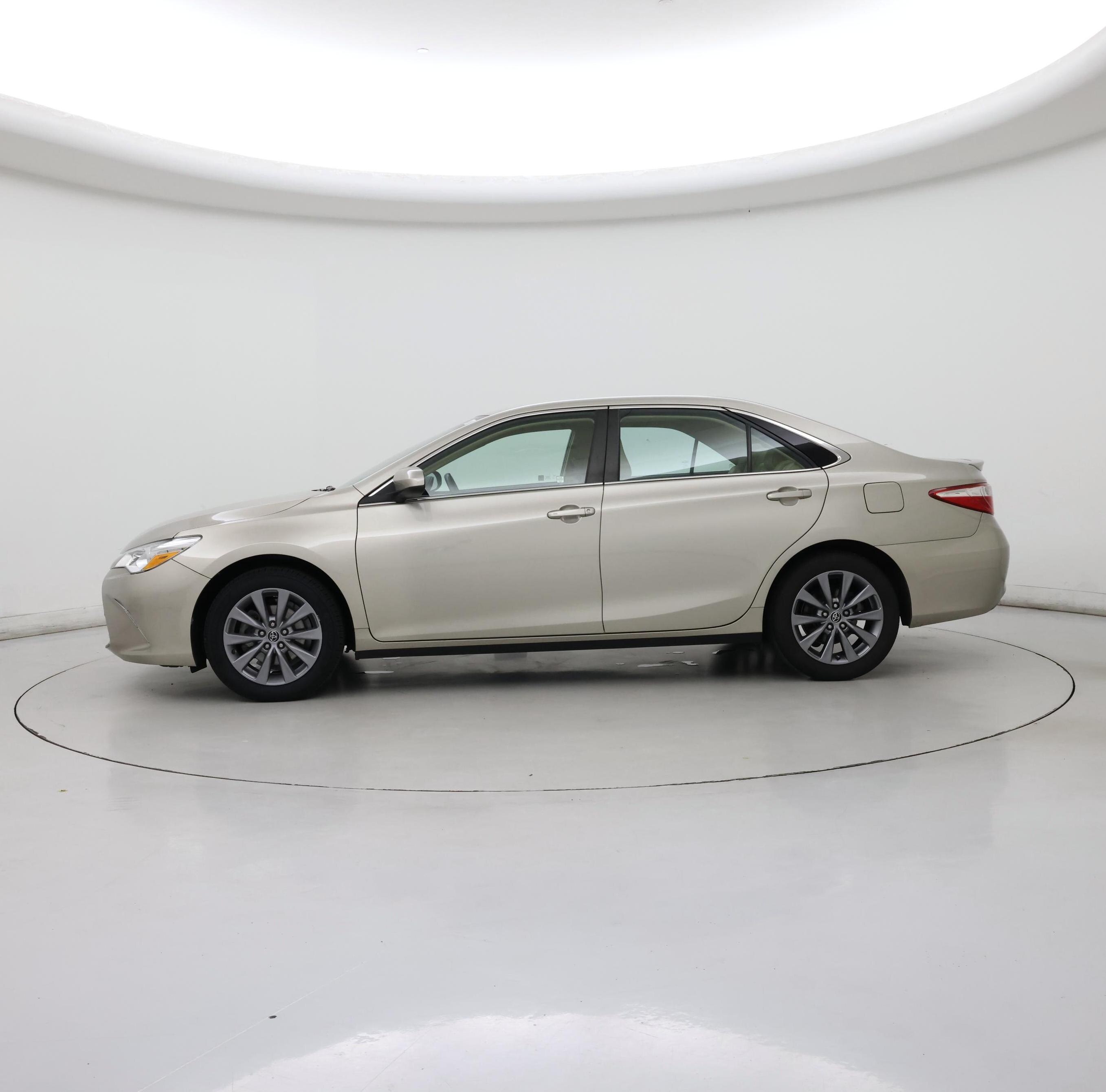 Thumbnail: 2015 Toyota Camry - 3
