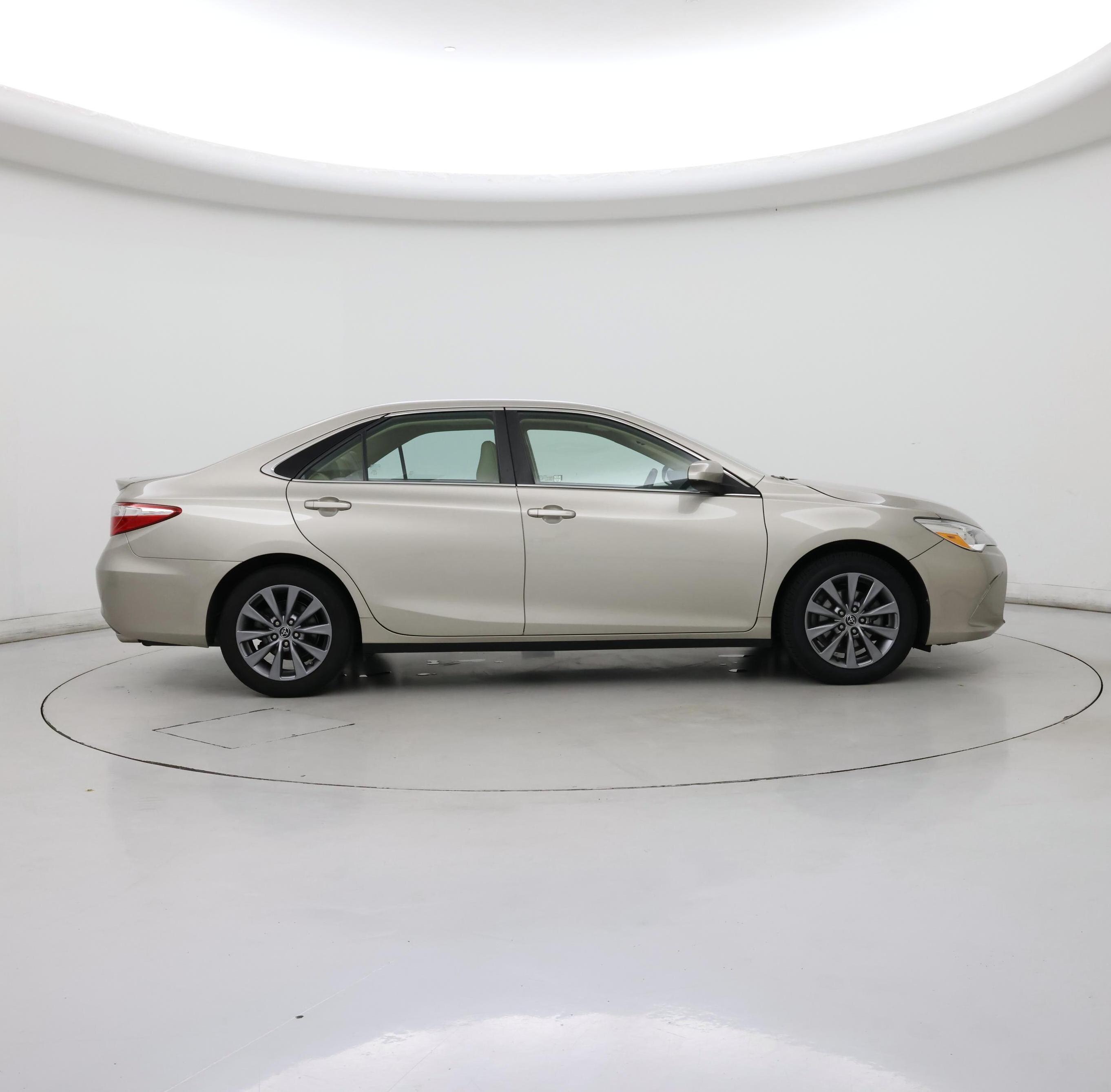 Thumbnail: 2015 Toyota Camry - 7