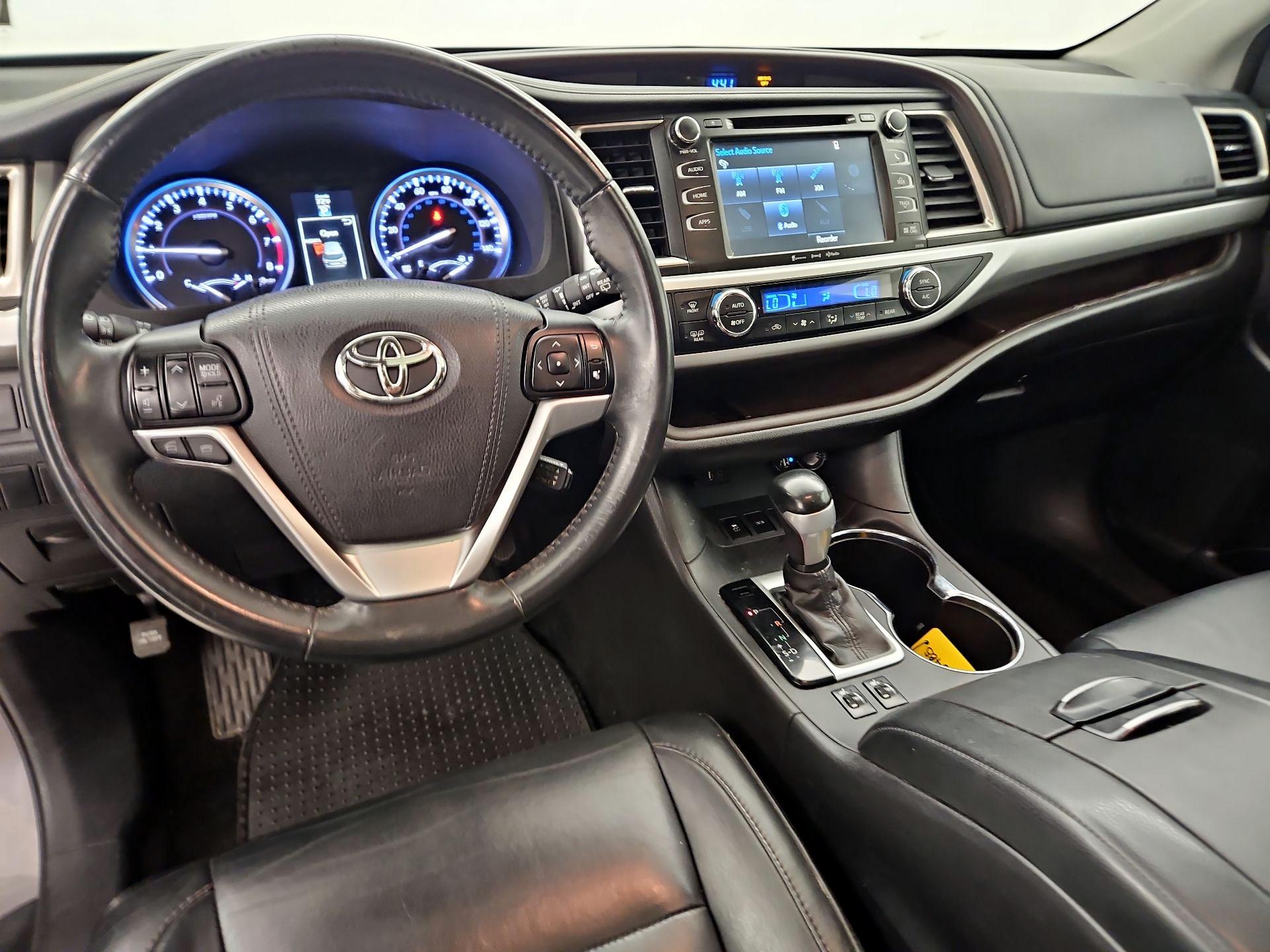 Thumbnail: 2016 Toyota Highlander - 9