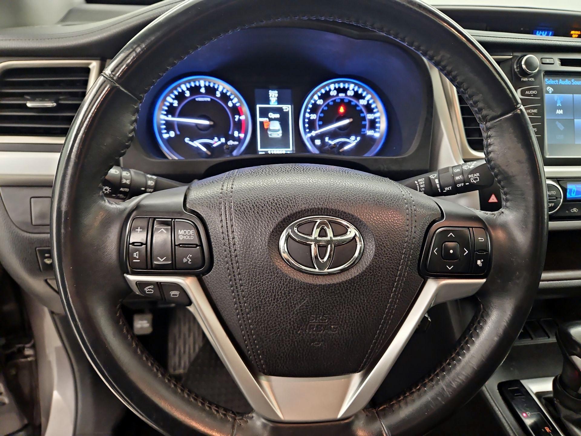 Thumbnail: 2016 Toyota Highlander - 10