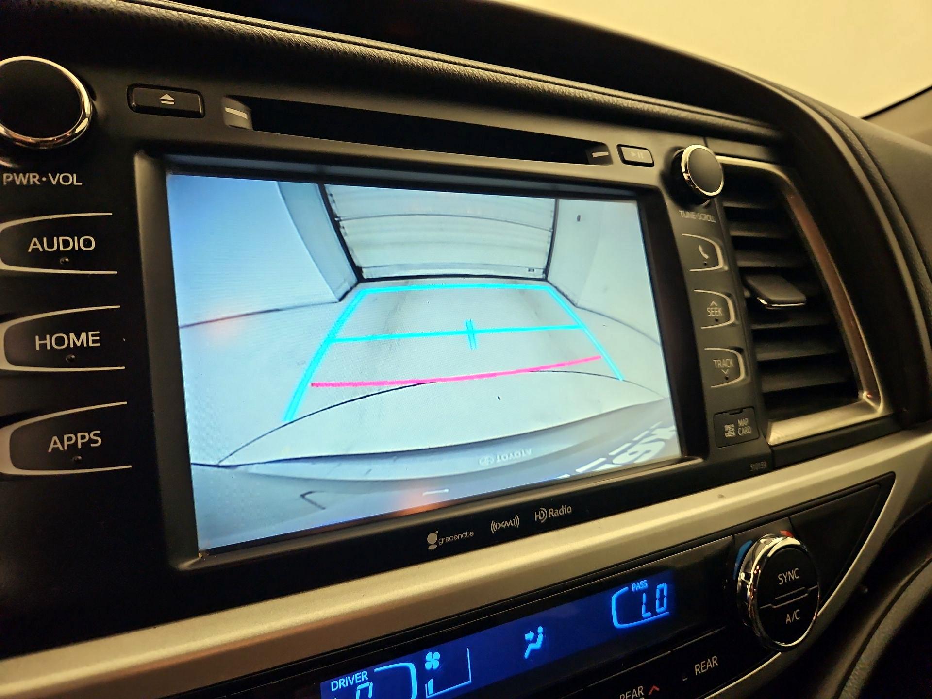 Thumbnail: 2016 Toyota Highlander - 14