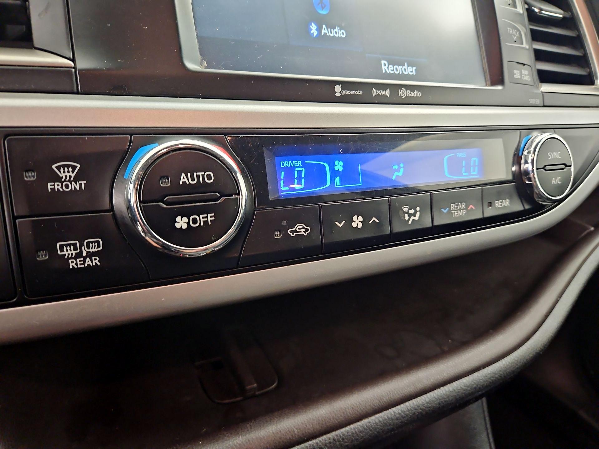 Thumbnail: 2016 Toyota Highlander - 16