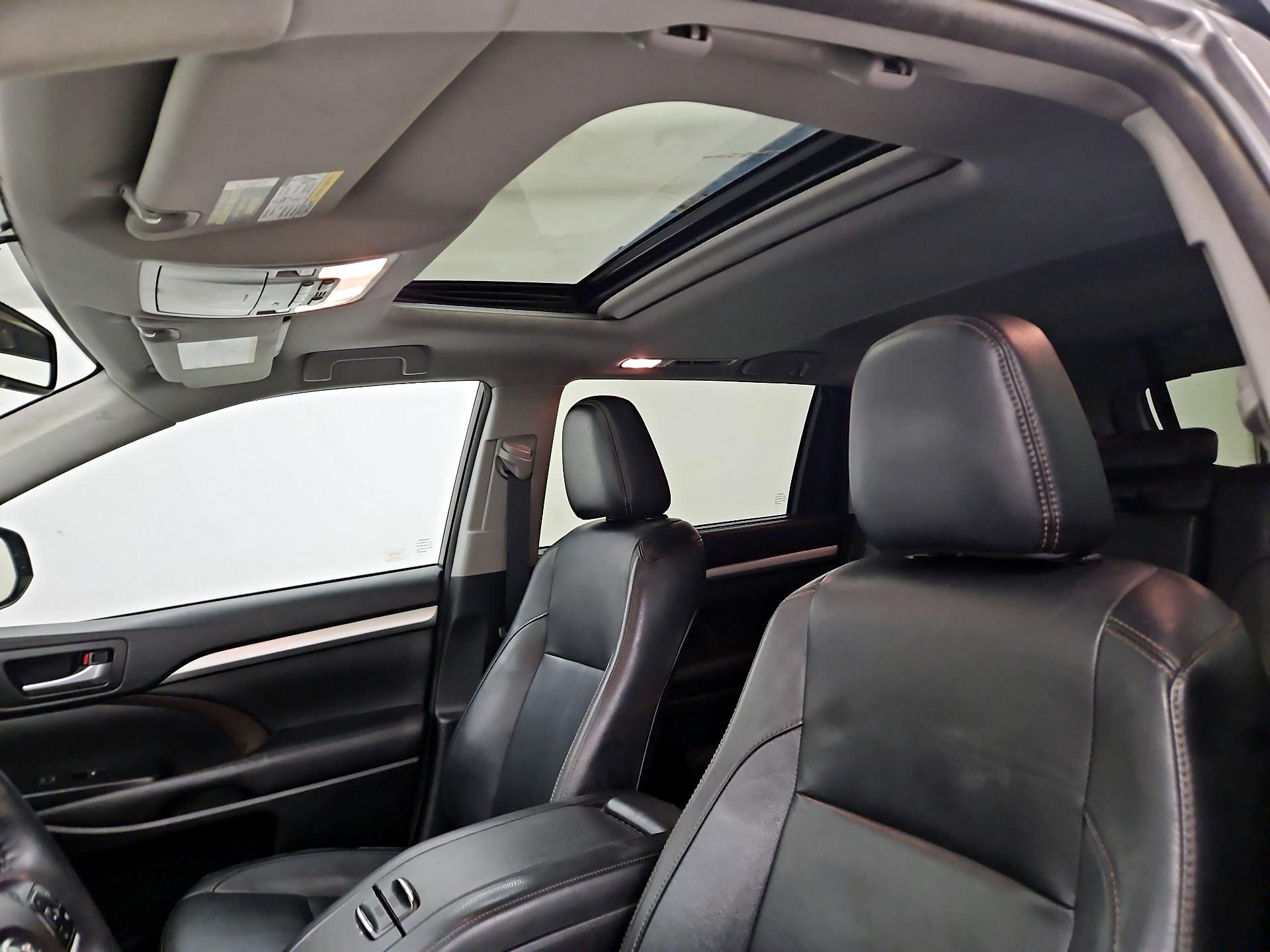 Thumbnail: 2016 Toyota Highlander - 19