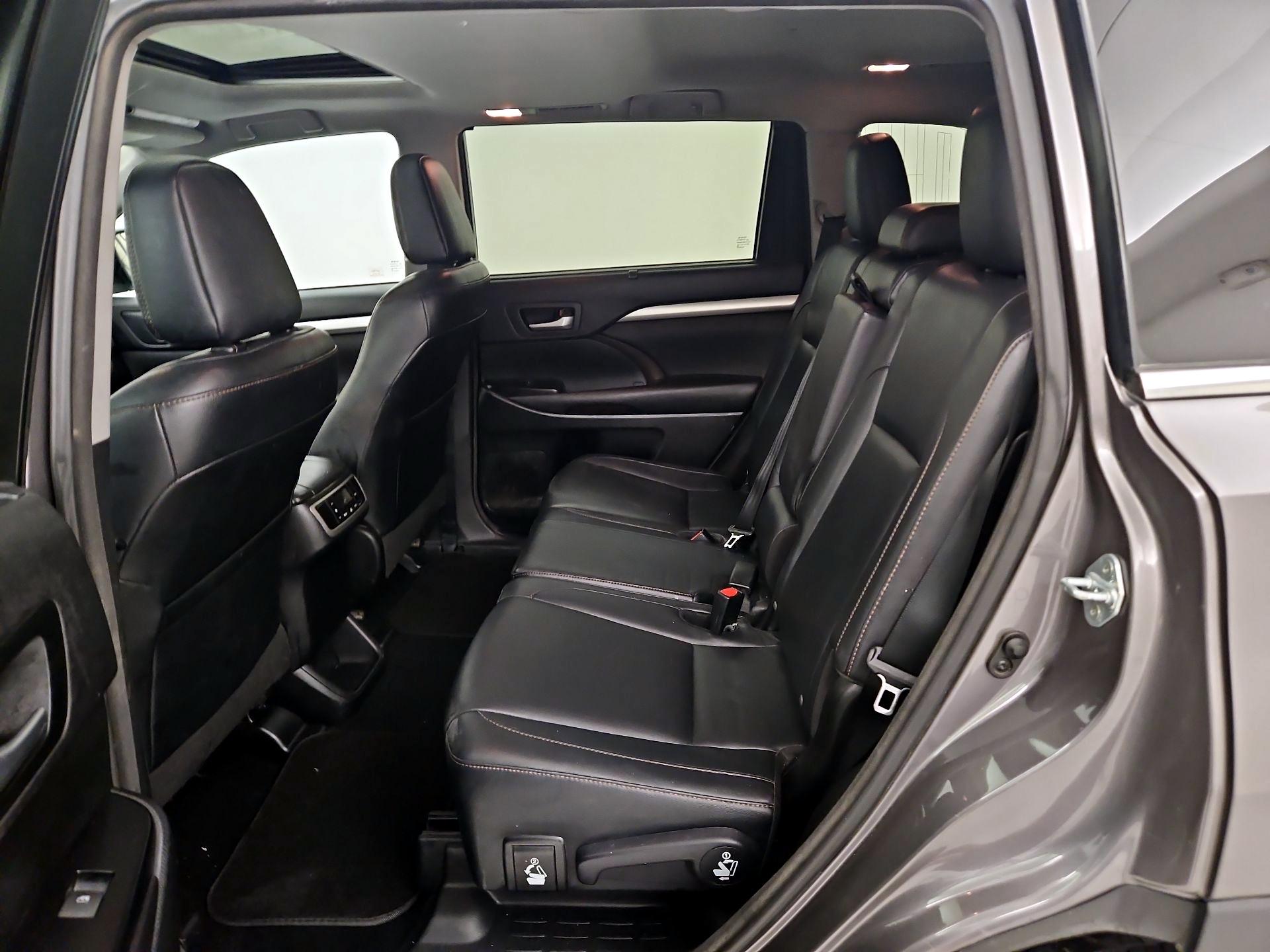 Thumbnail: 2016 Toyota Highlander - 20