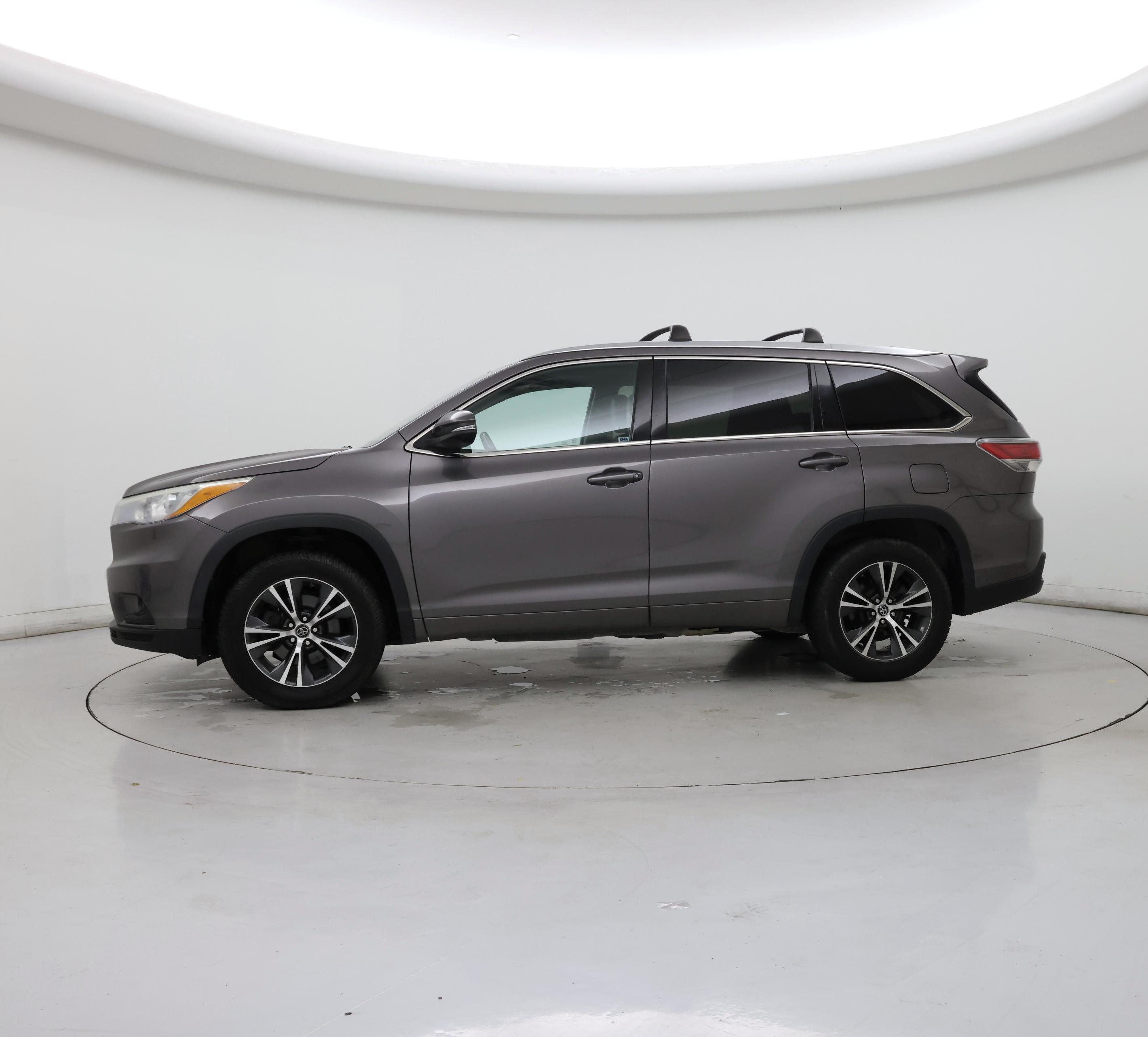 Thumbnail: 2016 Toyota Highlander - 3