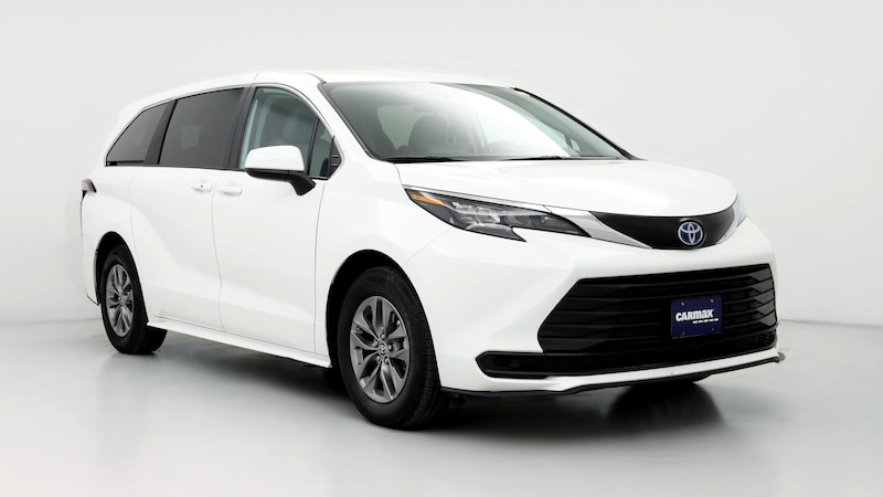 2024 Toyota Sienna LE Hero Image