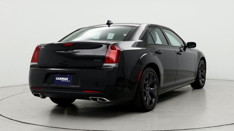 2023 Chrysler 300 Touring 8