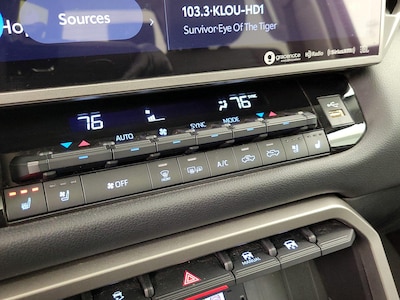 USB/AUX Ports