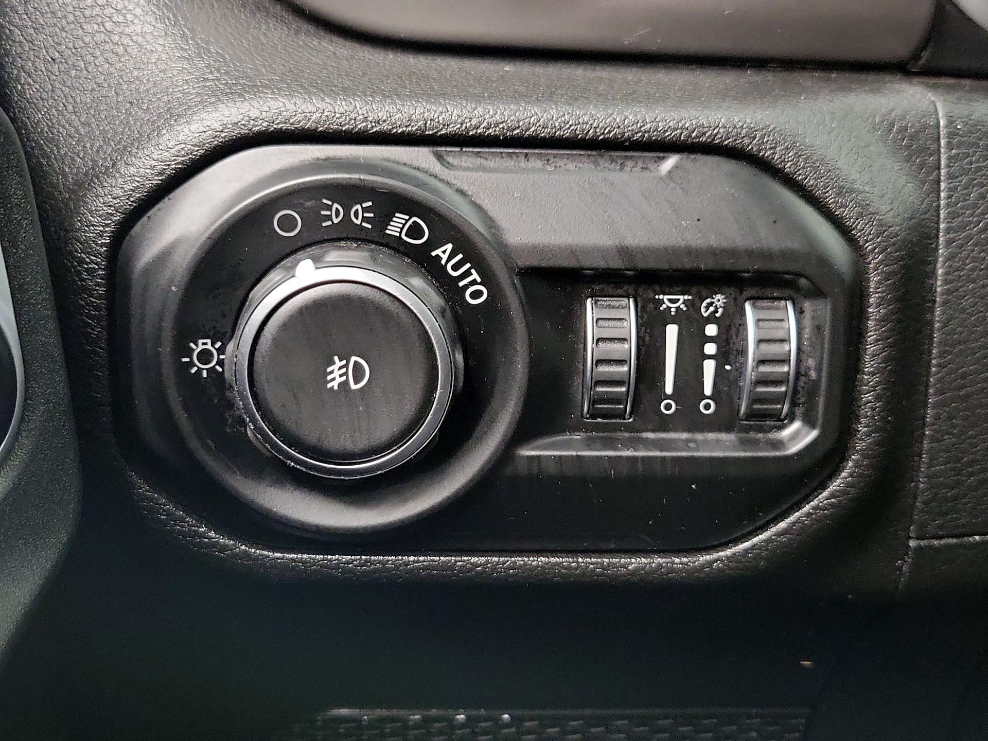 Thumbnail: 2019 Jeep Wrangler - 13