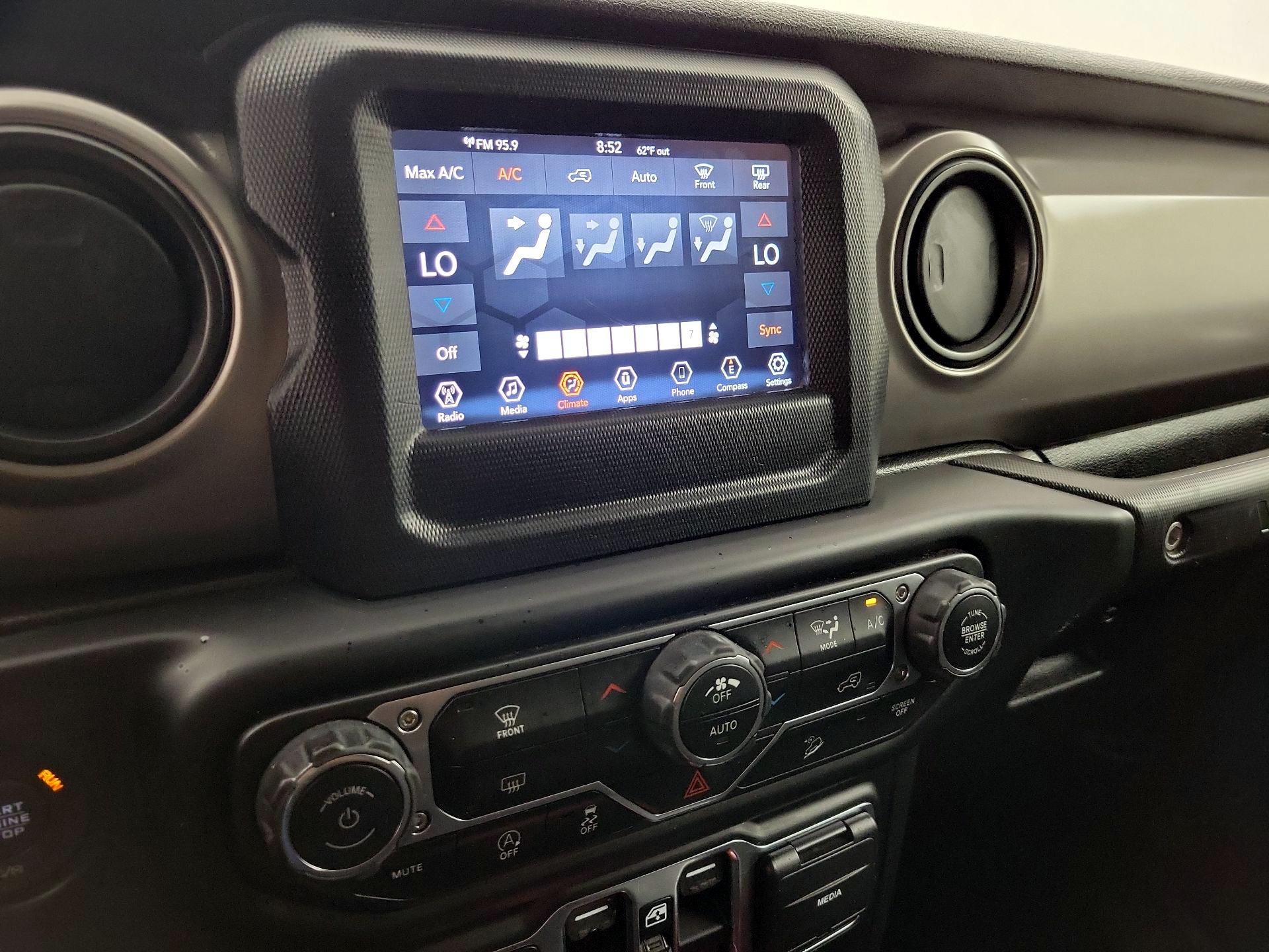 Thumbnail: 2019 Jeep Wrangler - 16