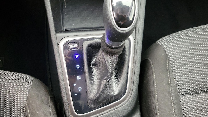2020 Hyundai Accent SE 17