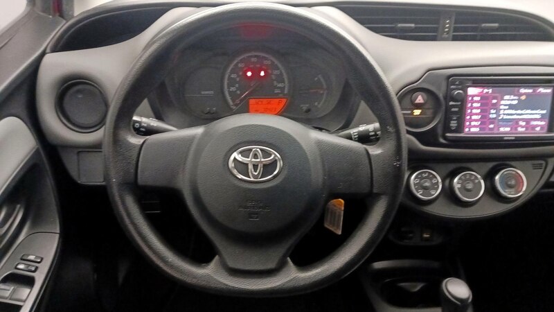 2015 Toyota Yaris L 10