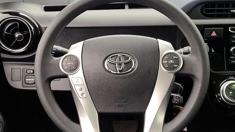 2016 Toyota Prius c Two 10