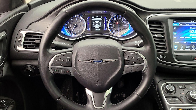 2016 Chrysler 200 Limited 10