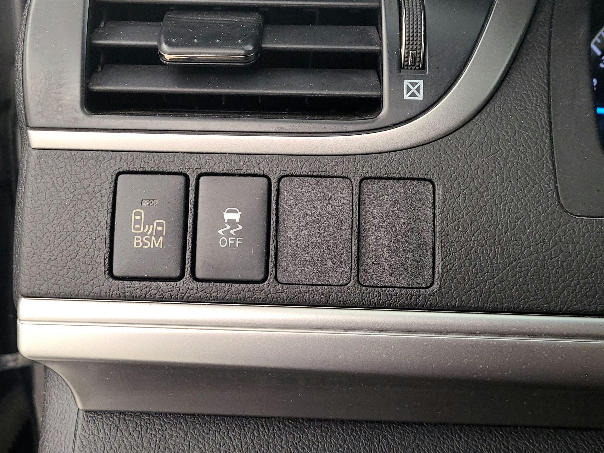 Thumbnail: 2013 Toyota Camry - 13