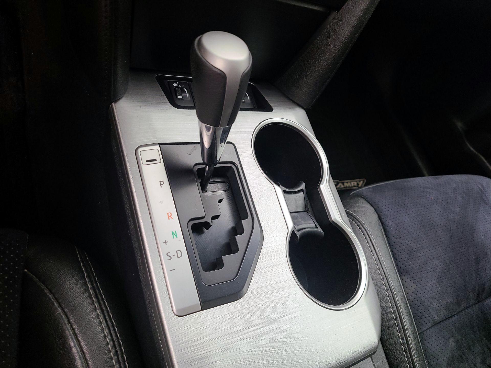 Thumbnail: 2013 Toyota Camry - 17