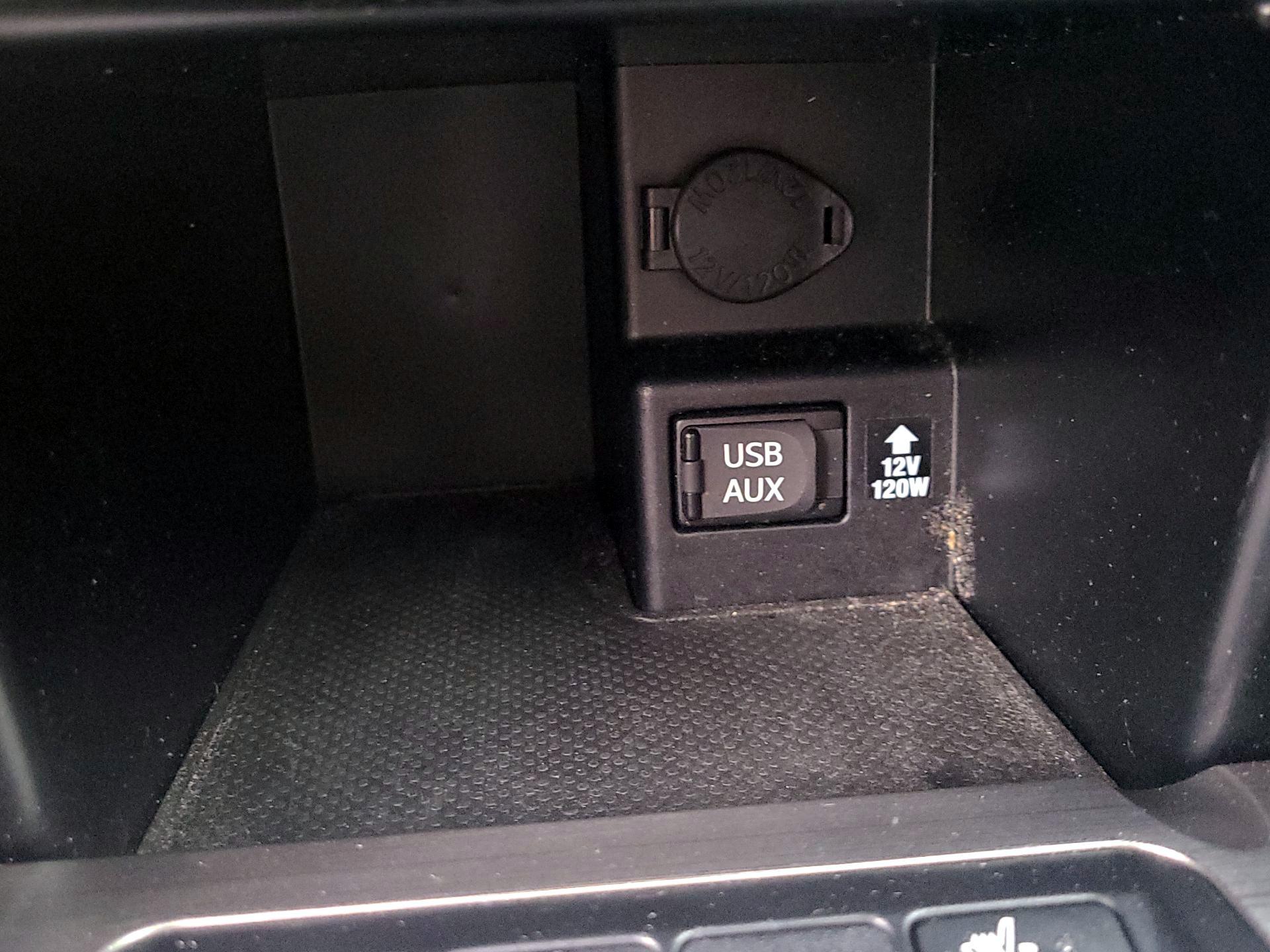 Thumbnail: 2013 Toyota Camry - 18