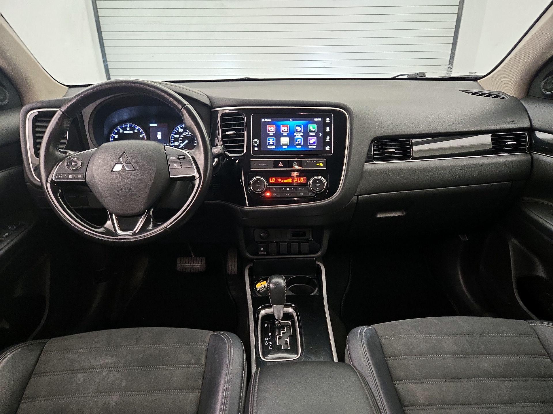 Thumbnail: 2019 Mitsubishi Outlander - 9