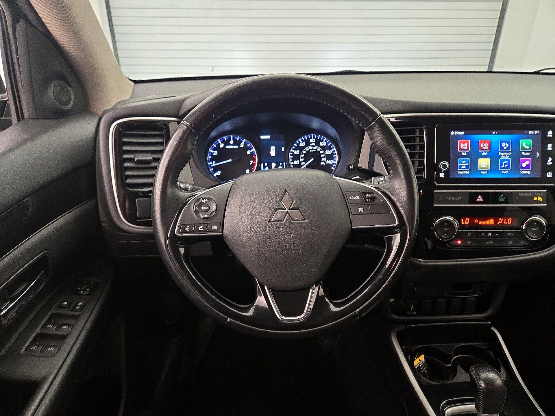 Thumbnail: 2019 Mitsubishi Outlander - 10