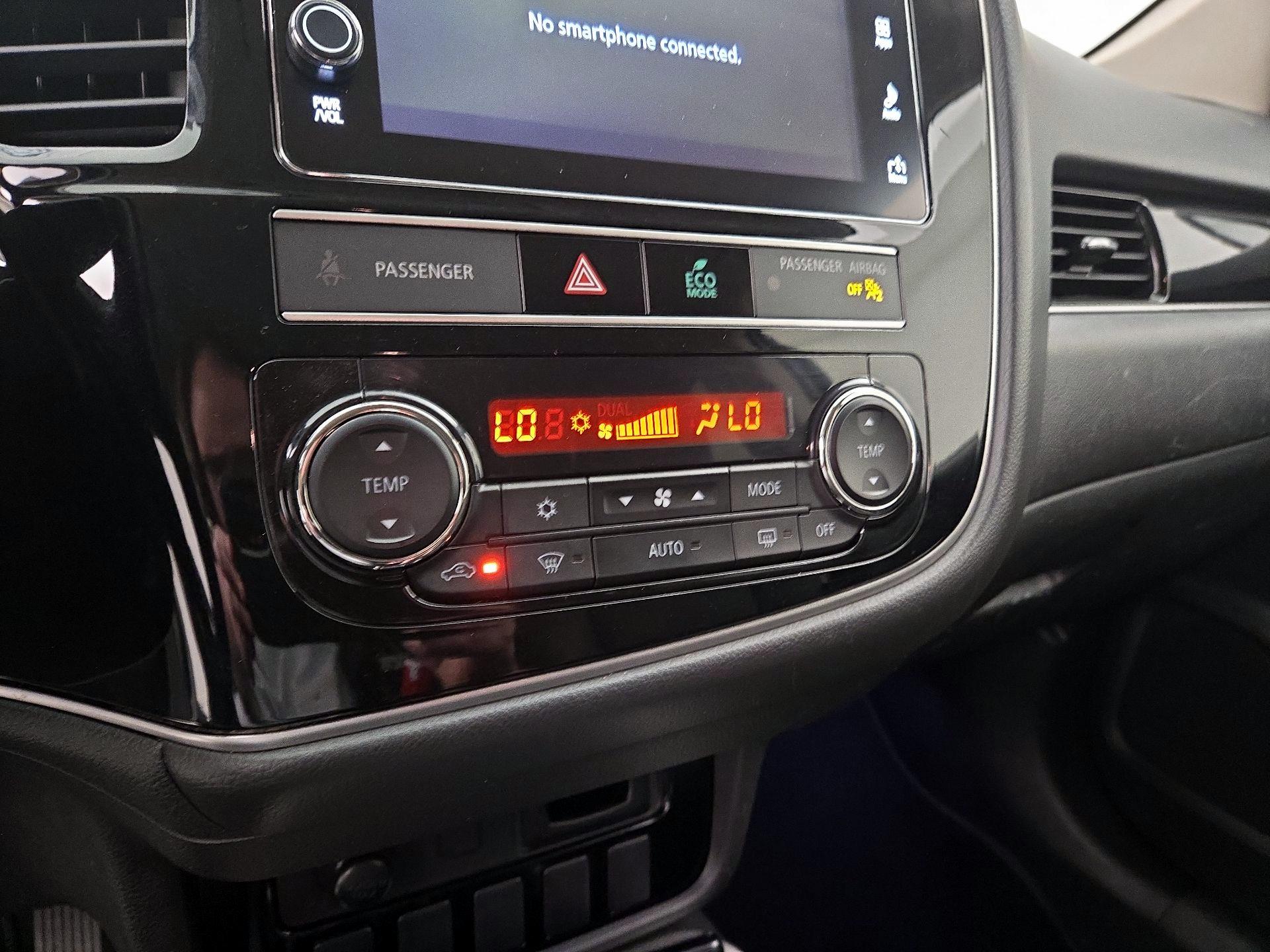 Thumbnail: 2019 Mitsubishi Outlander - 16