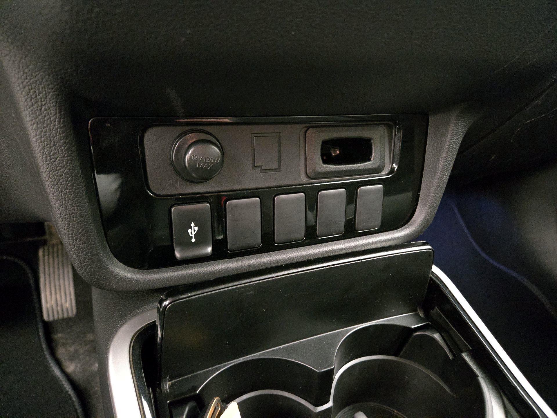 Thumbnail: 2019 Mitsubishi Outlander - 18