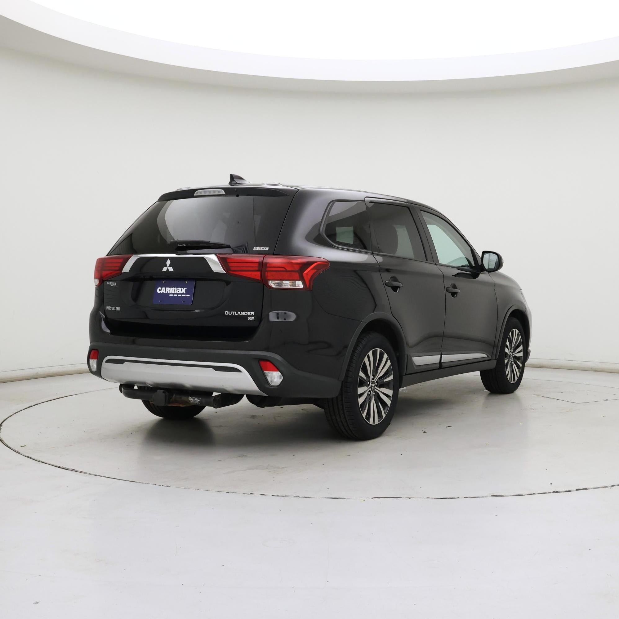 Thumbnail: 2019 Mitsubishi Outlander - 8