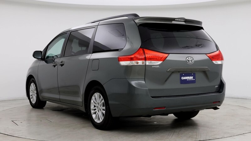 2014 Toyota Sienna XLE 2